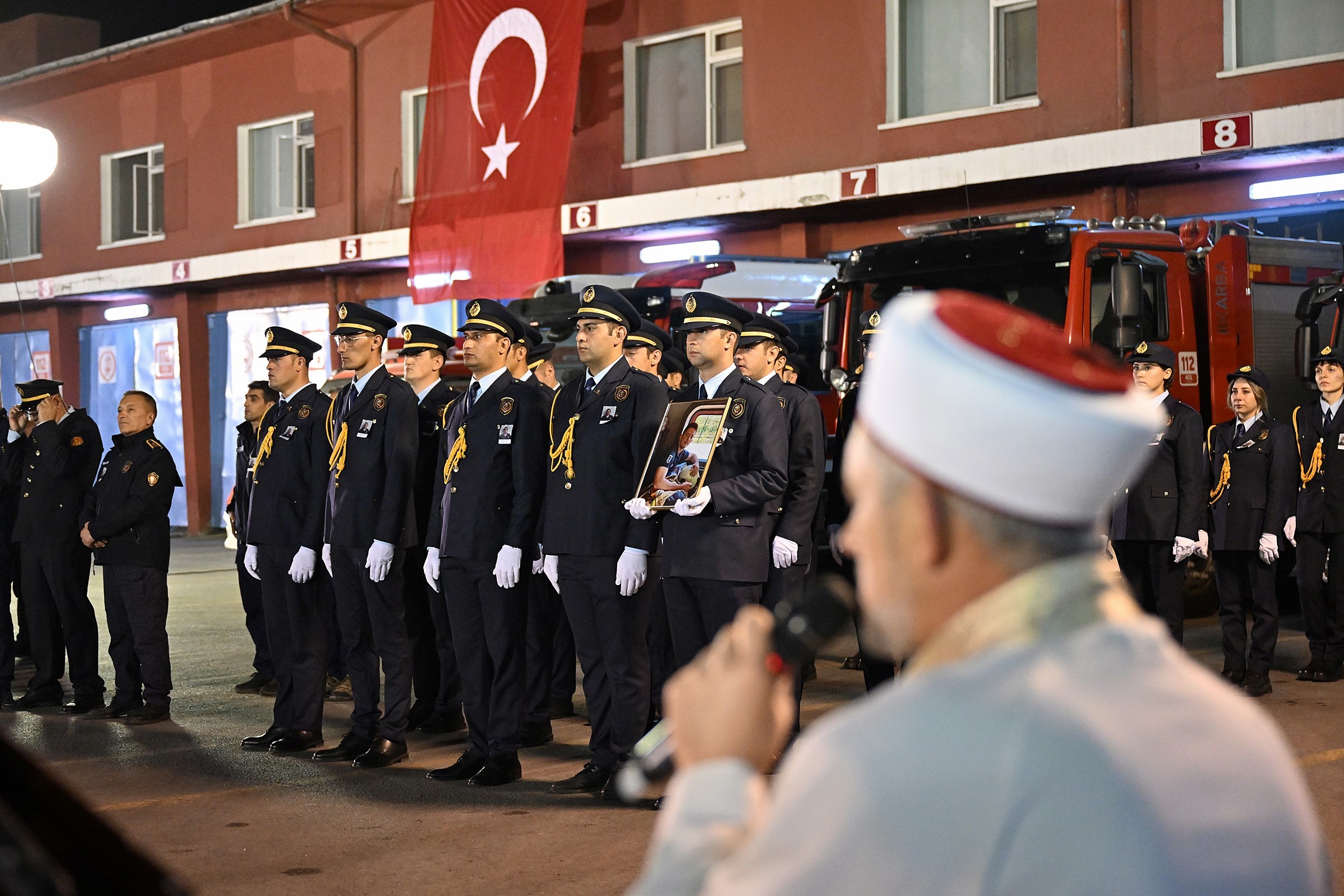 ŞEHİT İTFAİYE ERİ FAHRİCAN YAVAŞ SON YOLCULUĞUNA UĞURLANDI