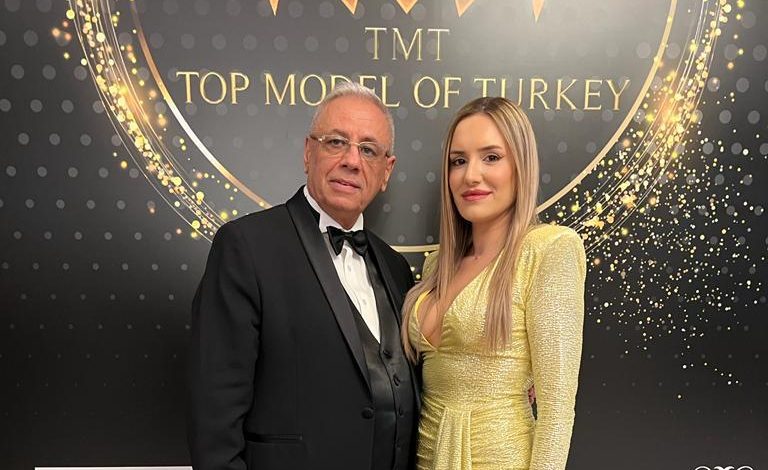 SEREN KAHRAMAN gecenin dikkat çeken Cine5TV sunucusuydu