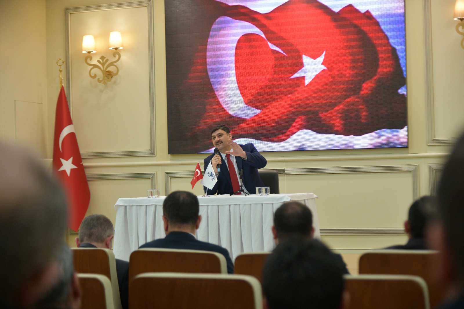 SERHAT OĞUZ EMEKLİ OLACAK PERSONELLER İLE TOPLANTI DÜZENLEDİ
