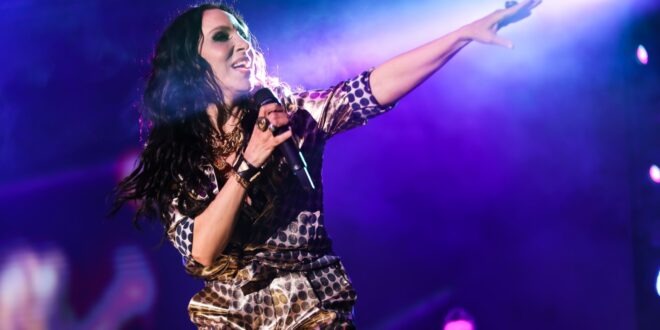 SERTAB İSTANBUL'DA FIRTINA GİBİ ESTİ..