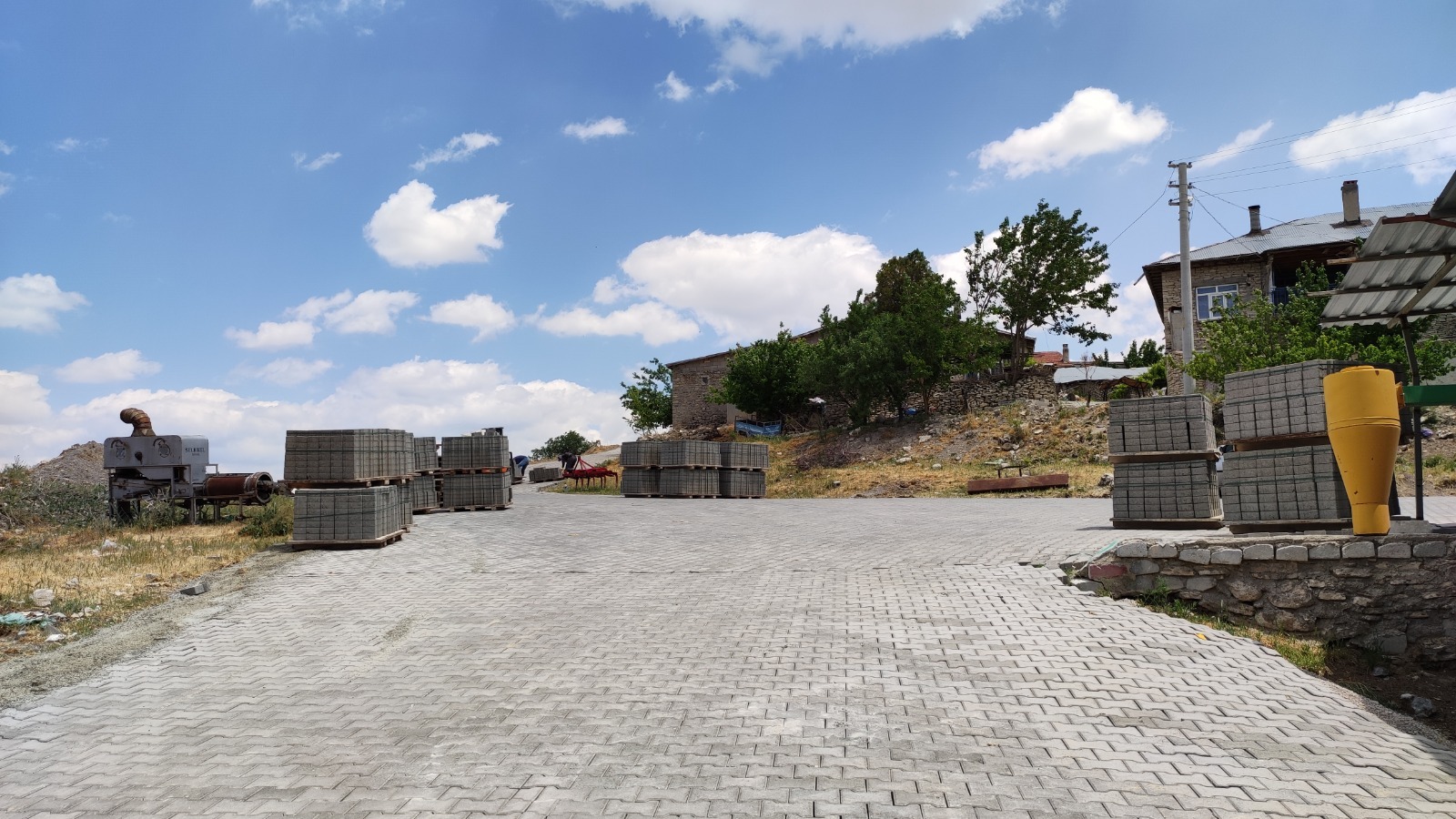 SEYDİŞEHİR’DE PARKE TAŞI ÇALIŞMALARI HIZ KAZANDI