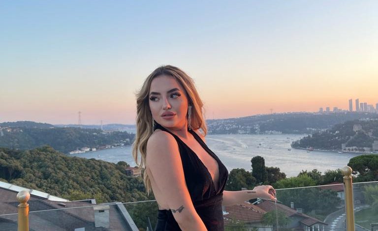 Sıla Sağdıç Türkiye’de diziler ön planda… Kendimi oyuncu olarak geliştiriyorum