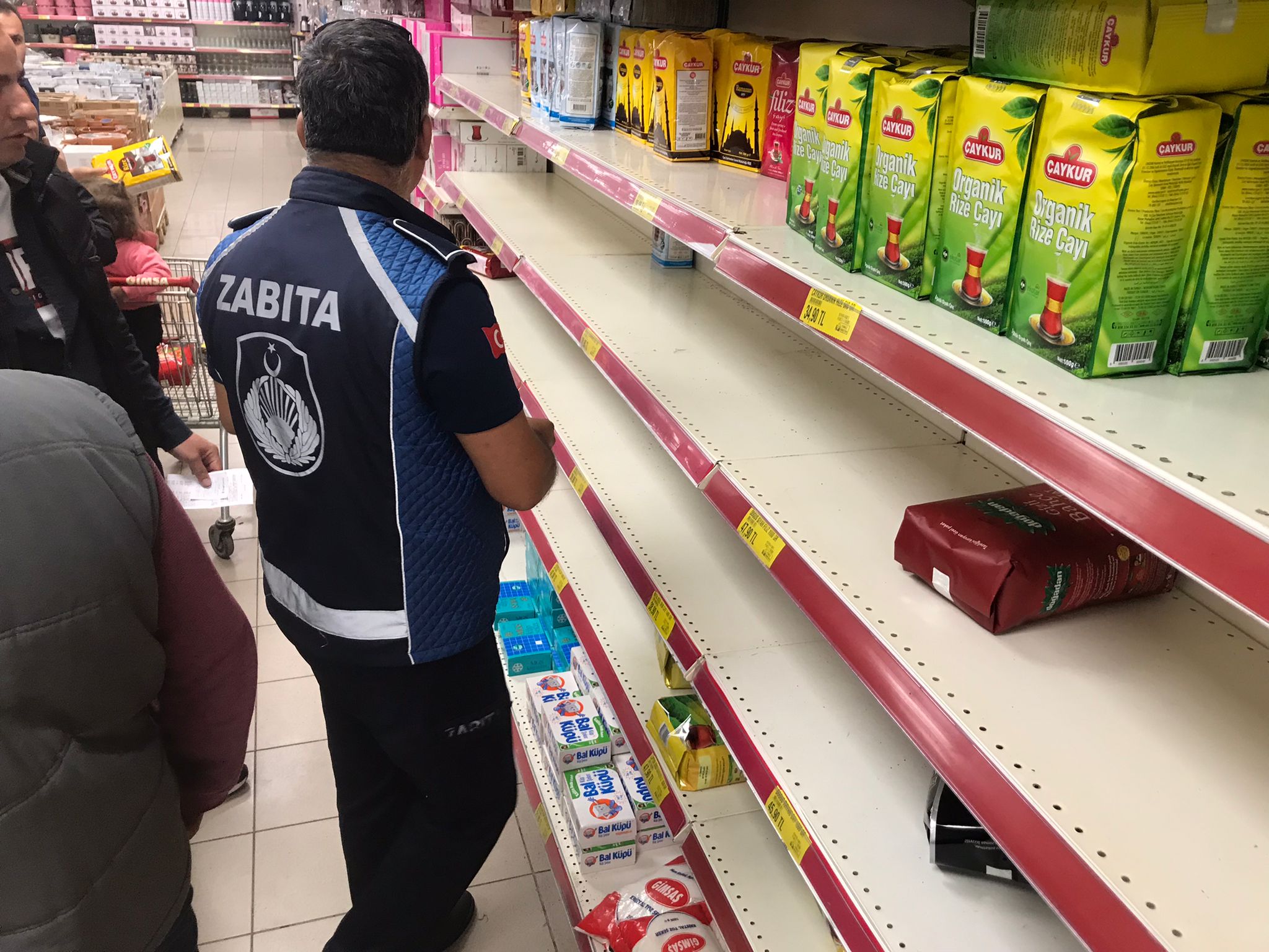 SİNCAN BELEDİYESİ ÇAY STOKÇULARINA FIRSAT VERMEDİ