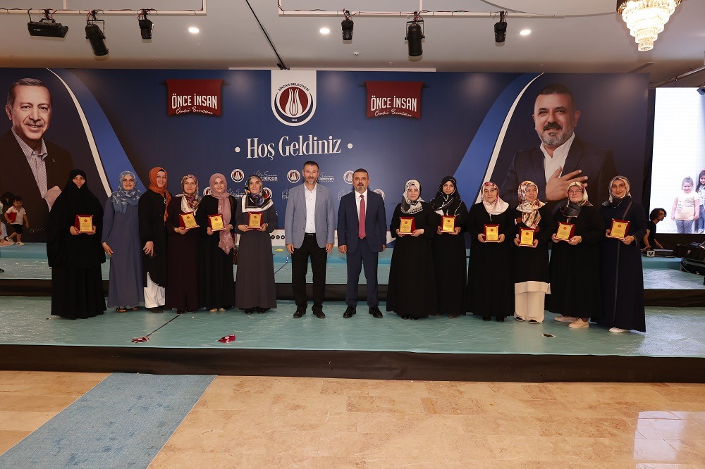 SİNCAN’DA MİNİK KUR’AN KURSU ÖĞRENCİLERİNİN YIL SONU HEYECANI