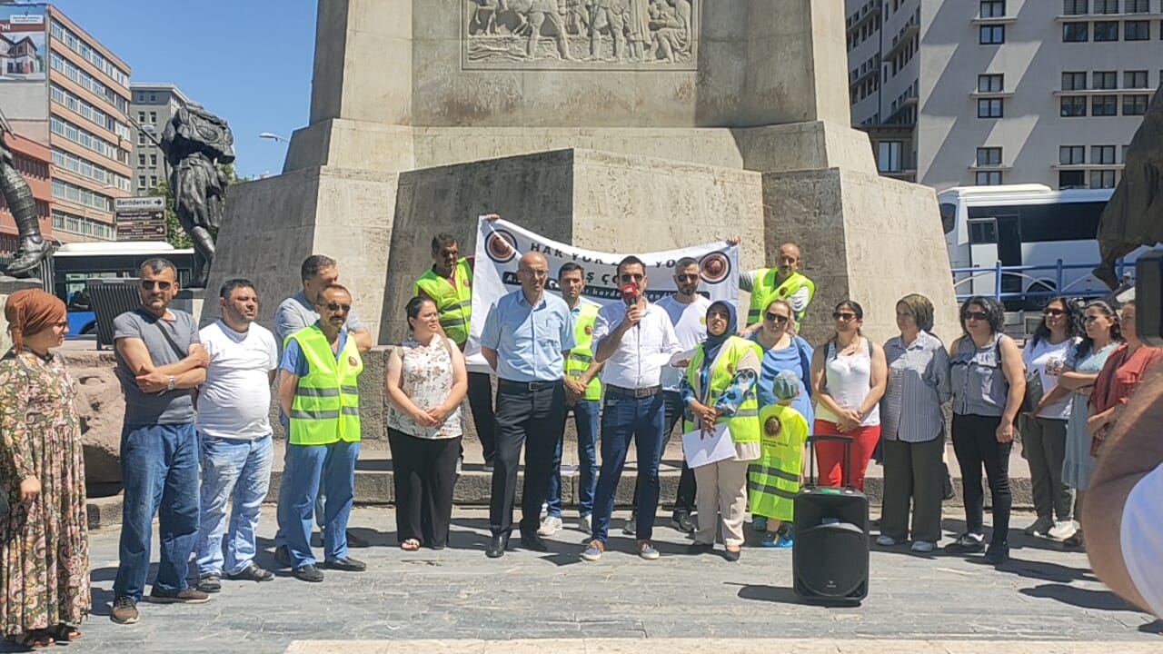 Sosyal Hizmetler İşçileri Sendikası Basın Açıklaması'nda Bulundu 
