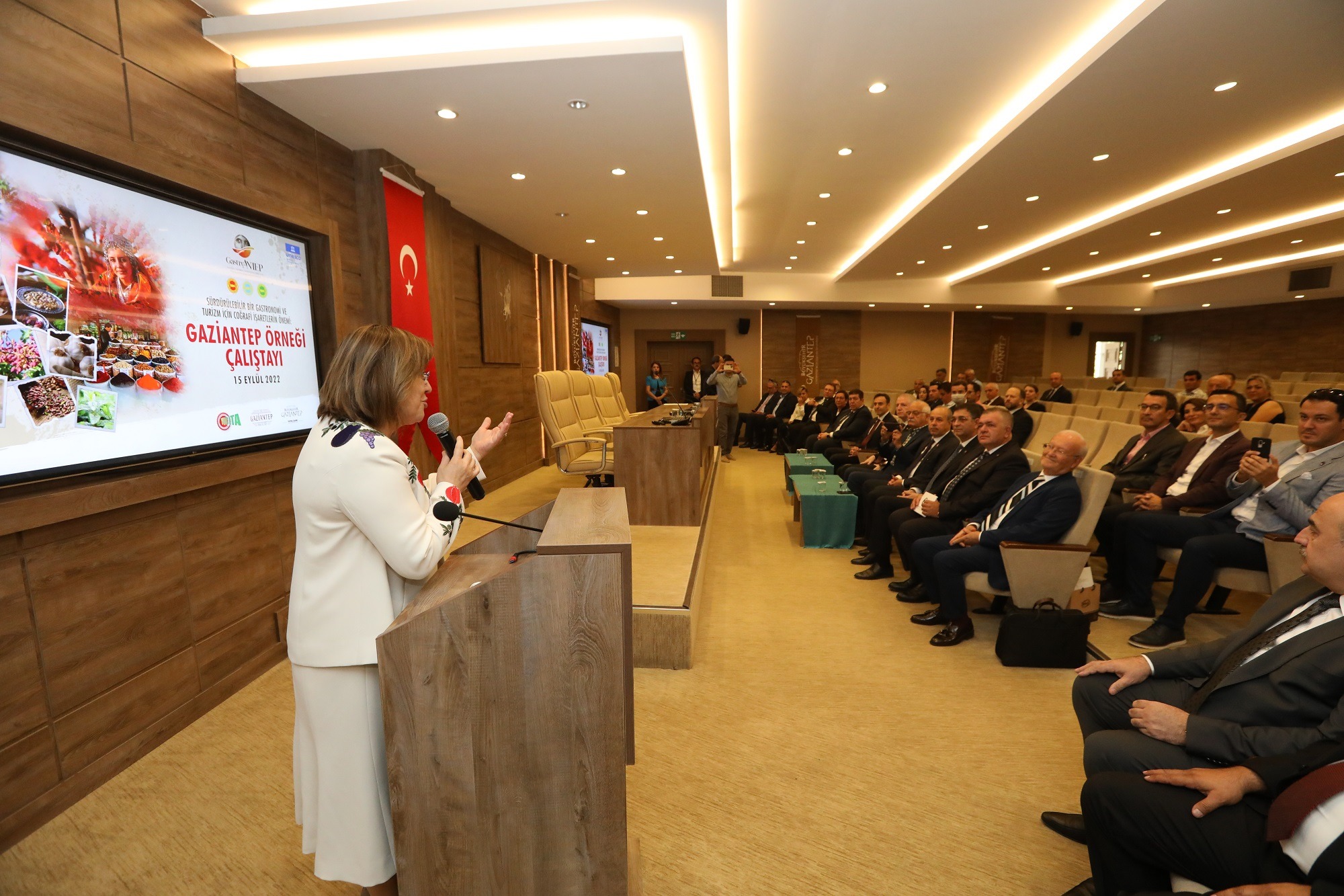 “SÜRDÜRÜLEBİLİR BİR GASTRONOMİ İÇİN COĞRAFİ İŞARETLERİN ÖNEMİ: GAZİANTEP ÖRNEĞİ” ÇALIŞTAYI DÜZENLEDİ