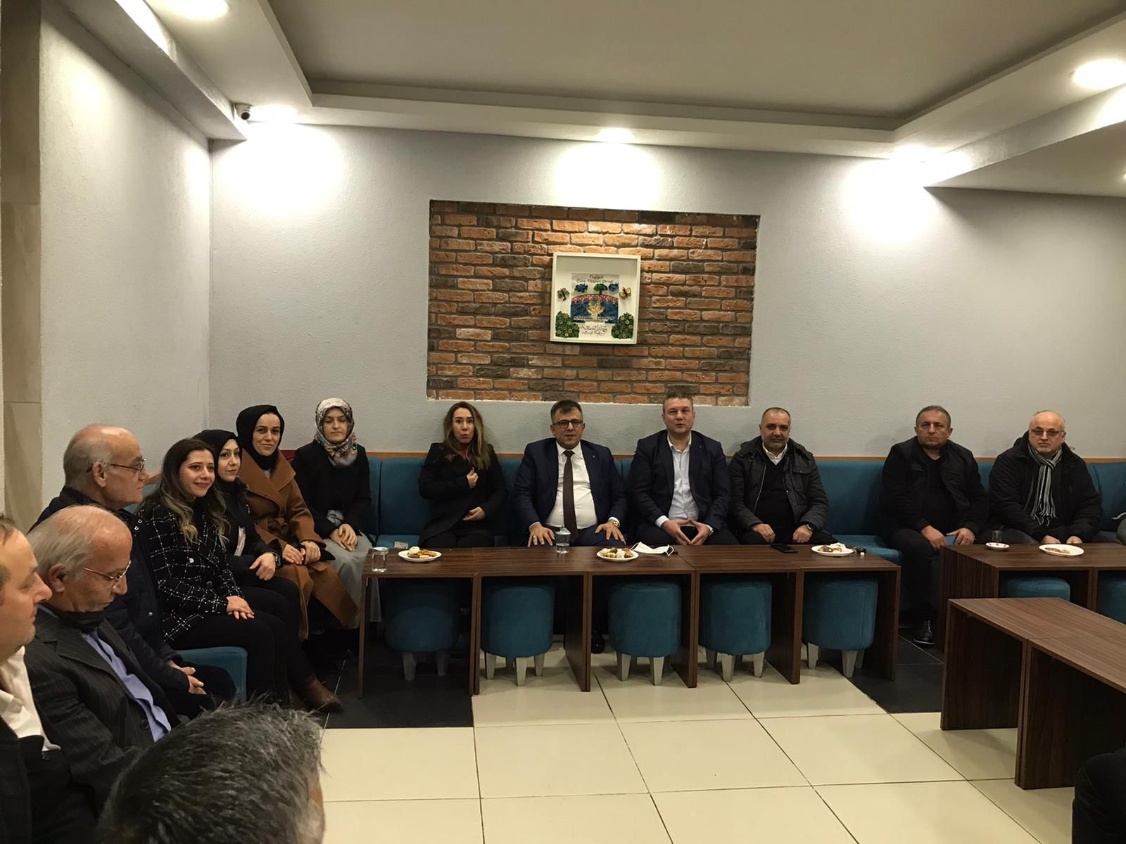 Taşköprü Belediye Başkanı Abdullah Çatal, Taşköprü Çevre Köyleri Derneği’ni ziyaret etti.