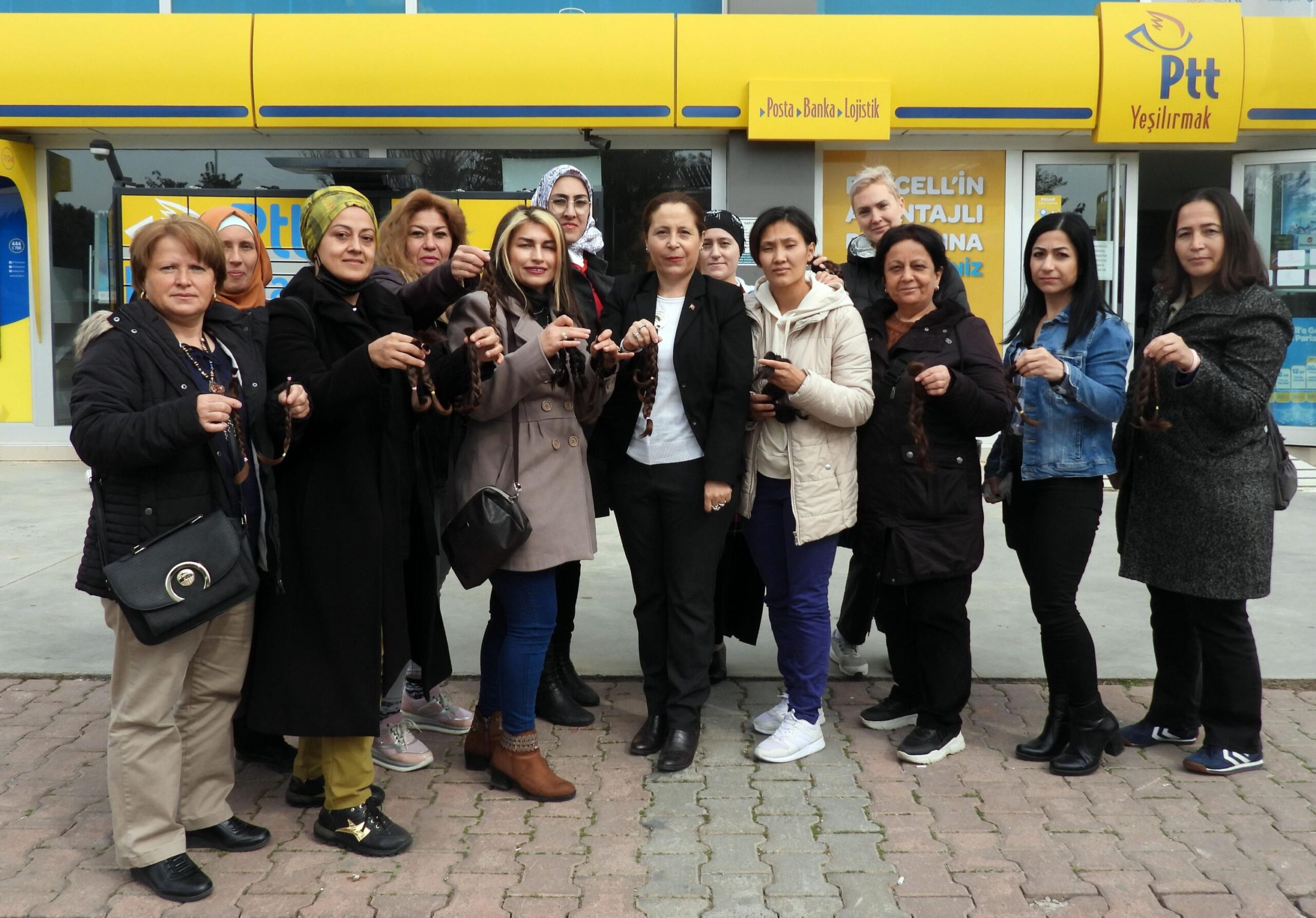 Tekvandocu ev hanımlarından saç bağışı