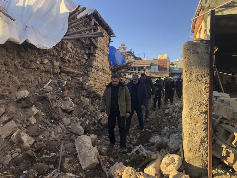 TOKAT, DEPREMİN YARALARINI SARMAK İÇİN GÖLBAŞI’DA