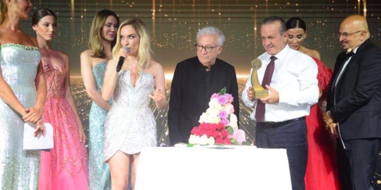 Tuğçe Tekin Yıldırım Mayruk defilesinde rüzgar gibi esti