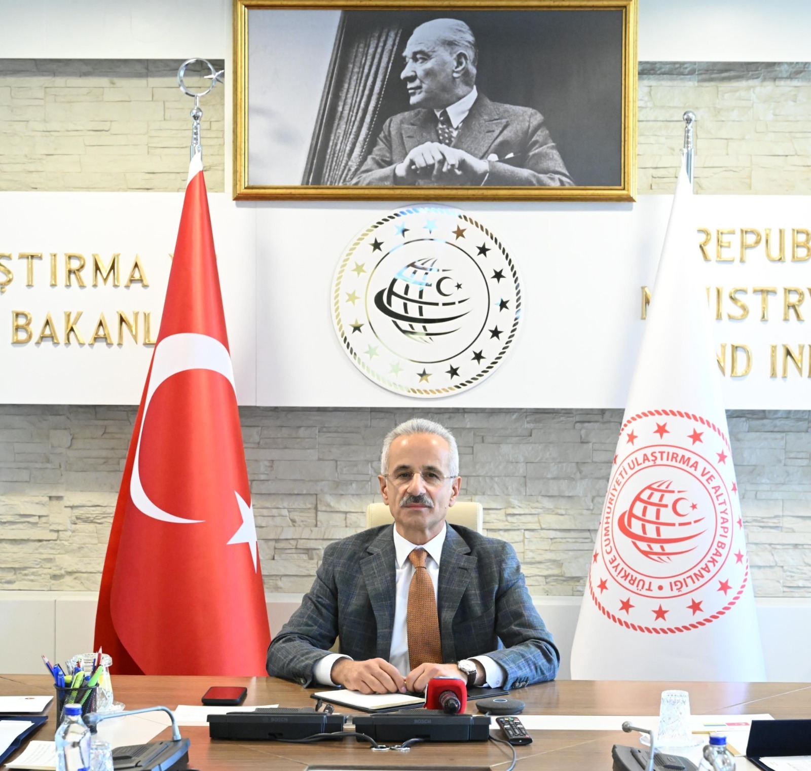 TÜRKİYE VE UKRAYNA ULAŞTIRMA VE ALTYAPI BAKANLARI VİDEO KONFERANS GÖRÜŞMESİ GERÇEKLEŞTİRDİ