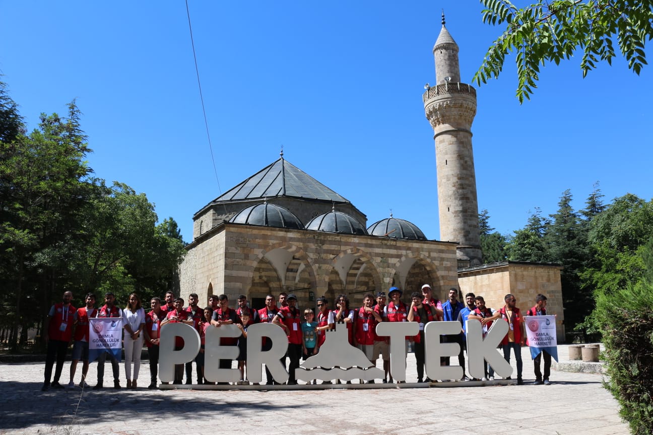 Türkiye’nin dört bir yanından gelen gençler Tunceli’yi geziyor