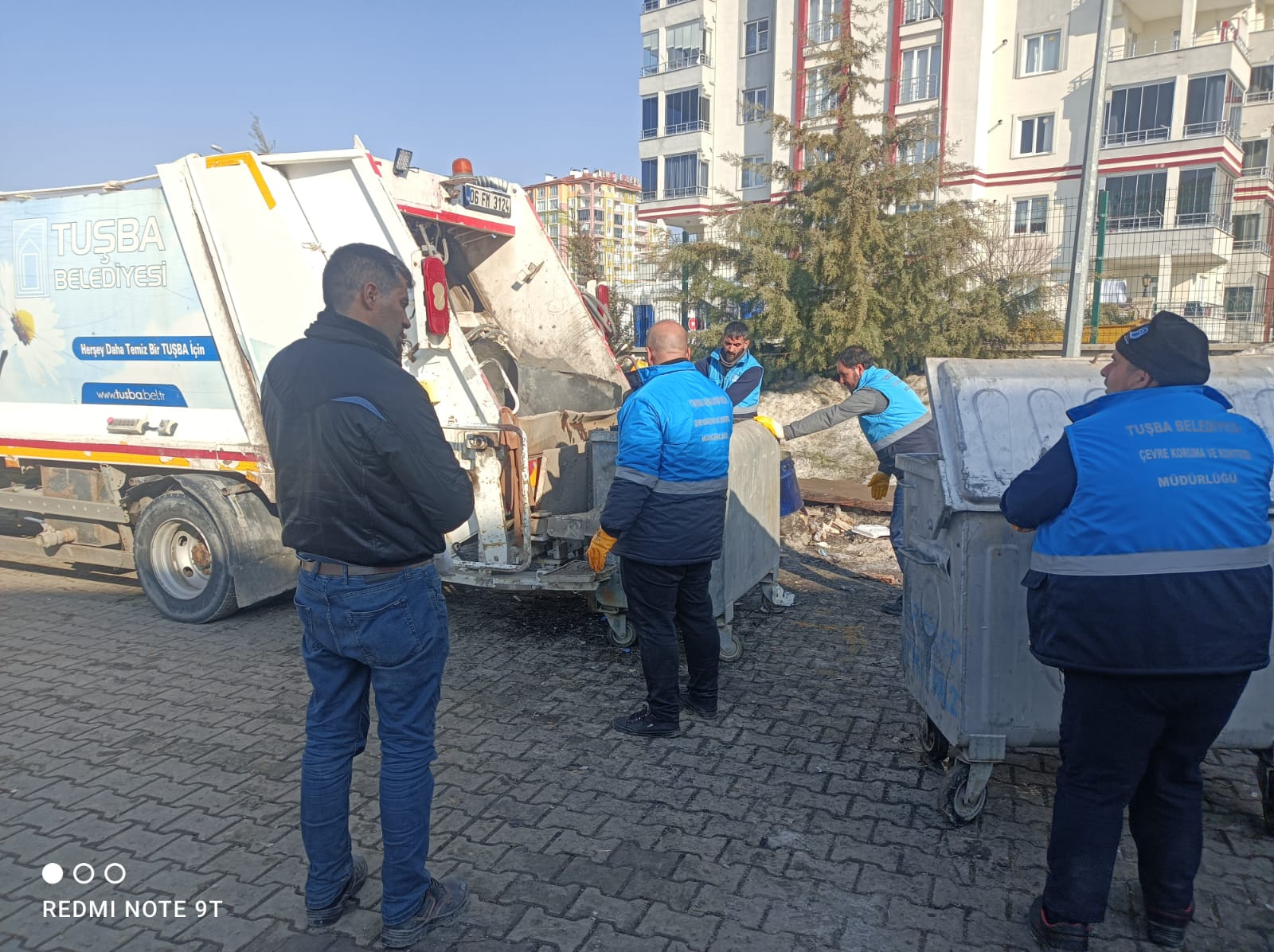 TUŞBA BELEDİYESİ, DEPREM BÖLGESİNDE TEMİZLİK ÇALIŞMASI YAPIYOR
