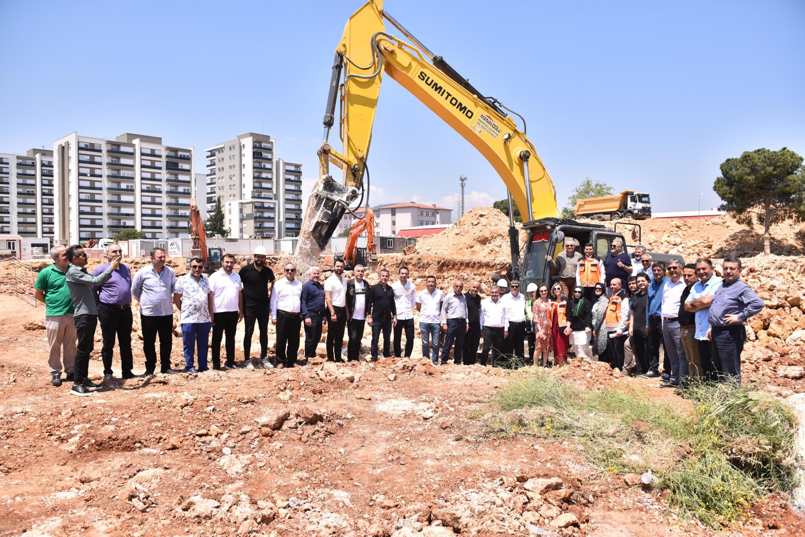 Tütüncü, Antalya’nın en büyük kütüphanesine ilk kazmayı vurdu