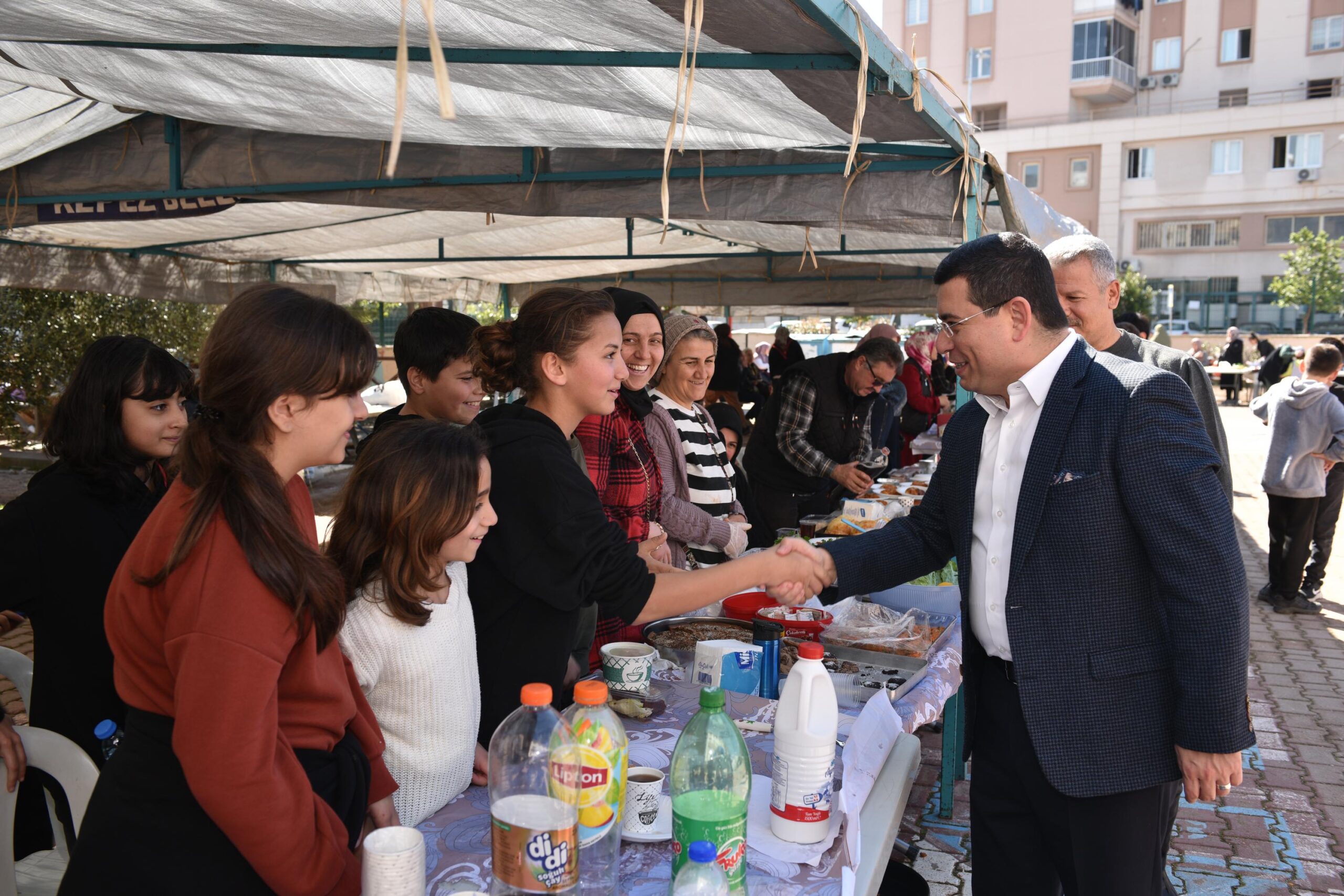 Tütüncü, bahar kermesinde öğrencilerle buluştu