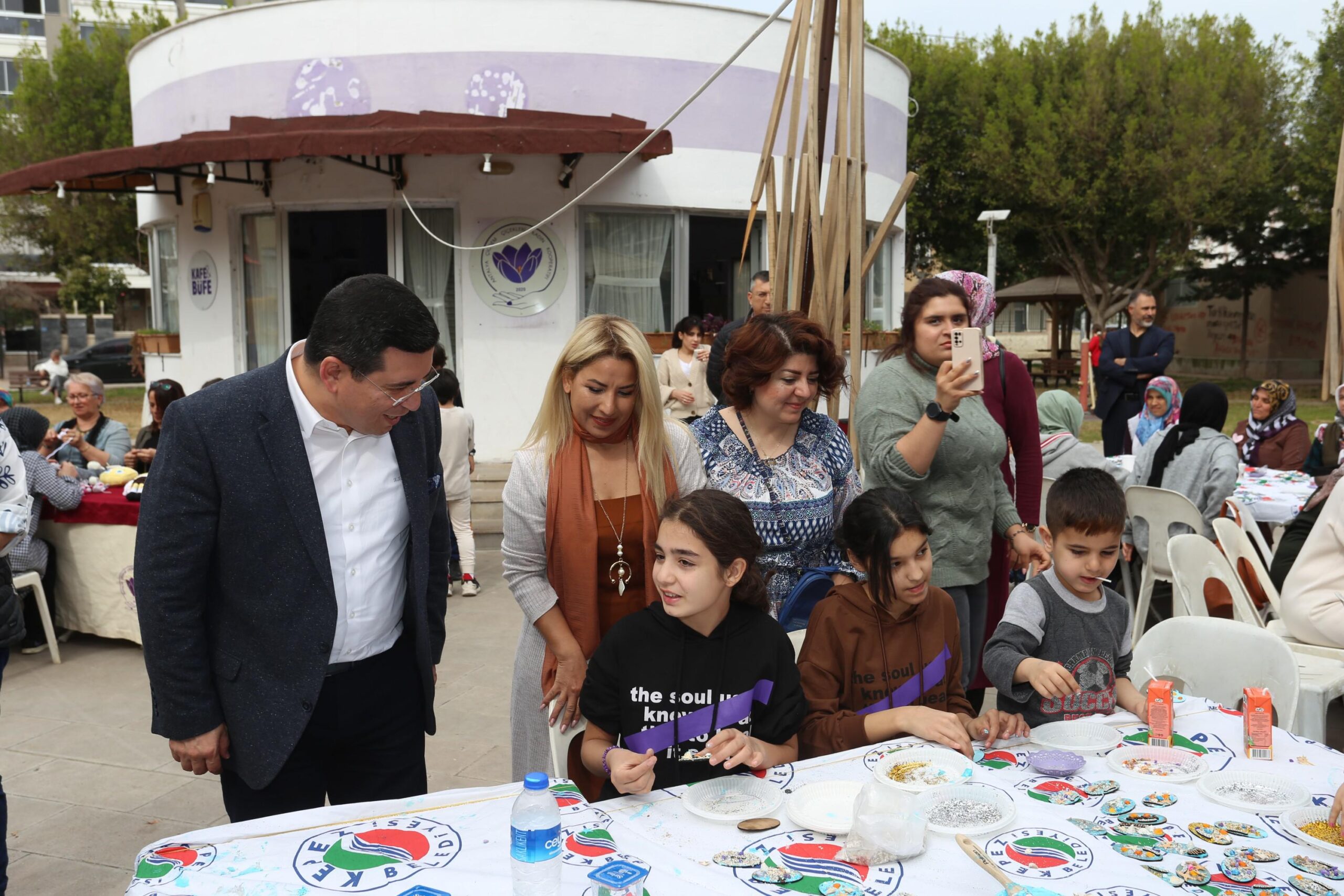 Tütüncü, depremzedeler için magnet yaptı