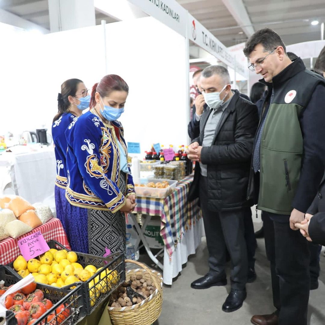 Vali, firmalara seslendi: Stokçuluk suçtur