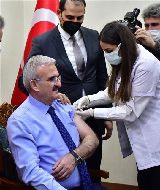 Vali Karaloğlu, TURKOVAC aşısı oldu