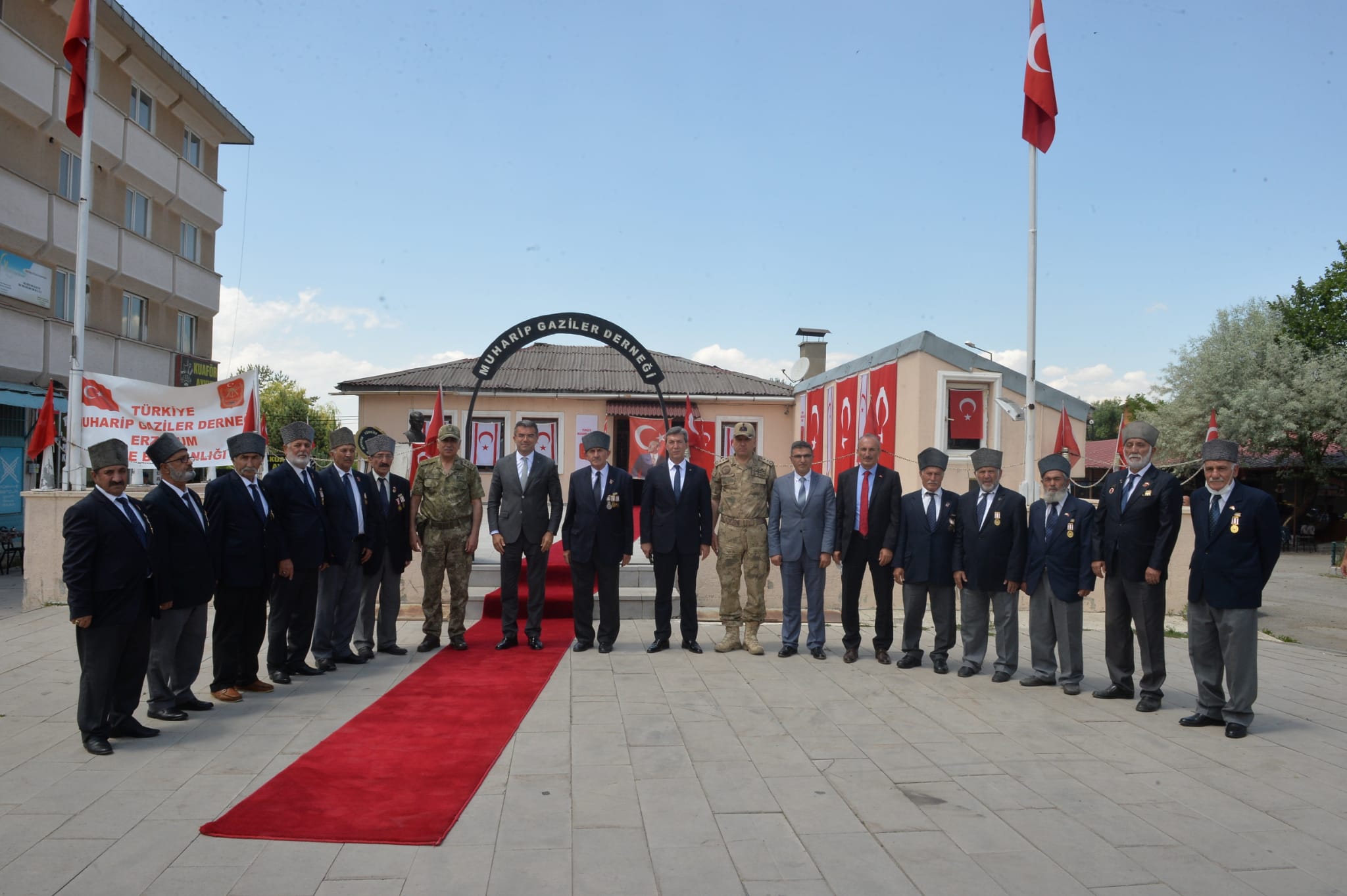 Vali Okay Memiş Muharip Gaziler Derneği 'ni Ziyaret Etti