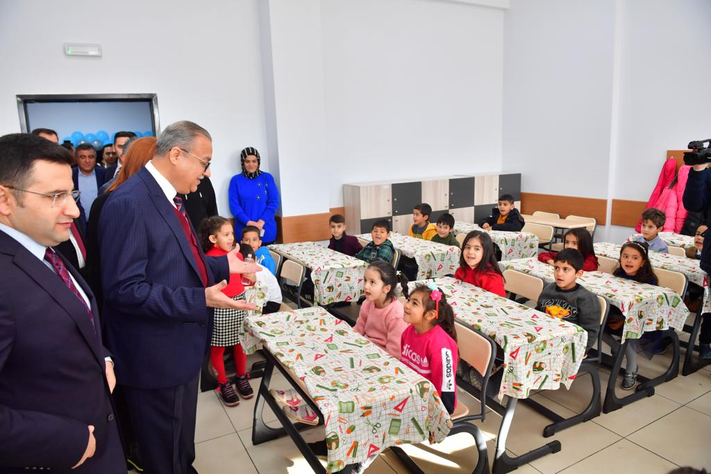 Vali Su, Öğrencilerin Karne Sevincine Ortak Oldu