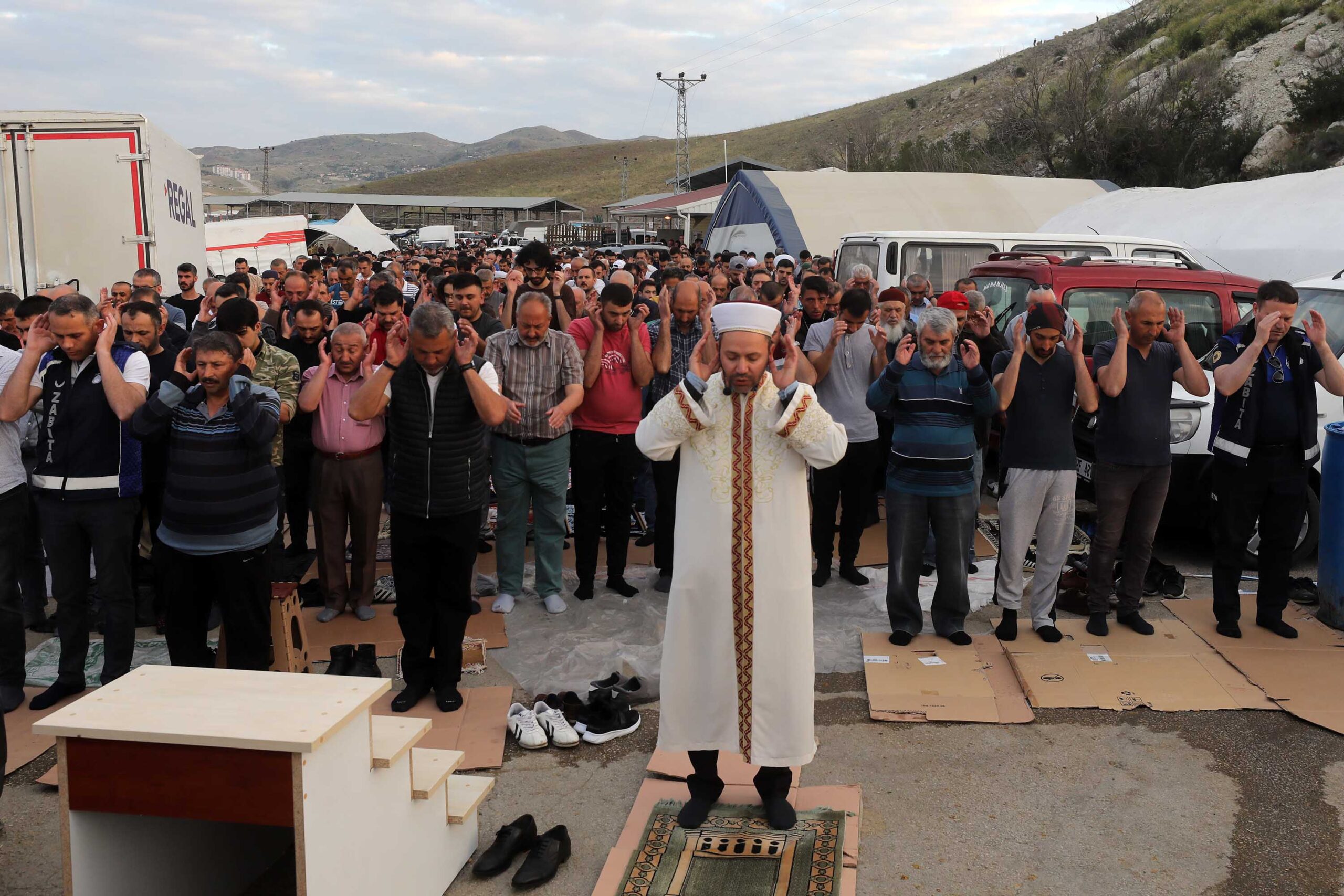 Yakacık’ta kurbanlar güvenle kesildi