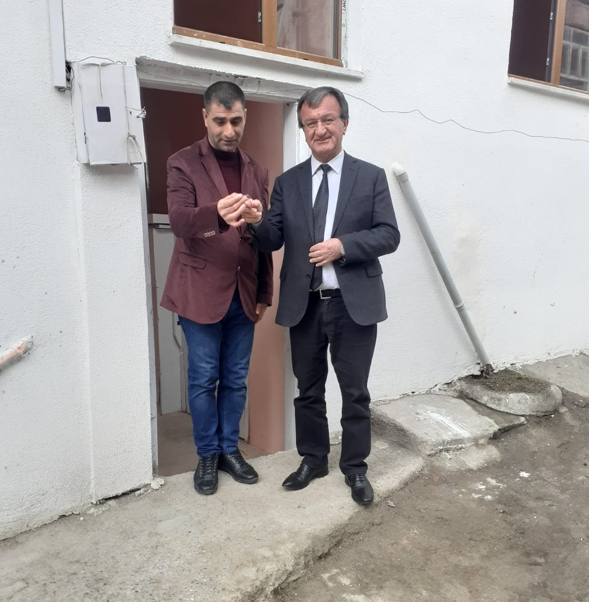 YANGINZEDELERİMİZ EVLERİNE DÖNMENİN MUTLULUĞUNU YAŞIYOR