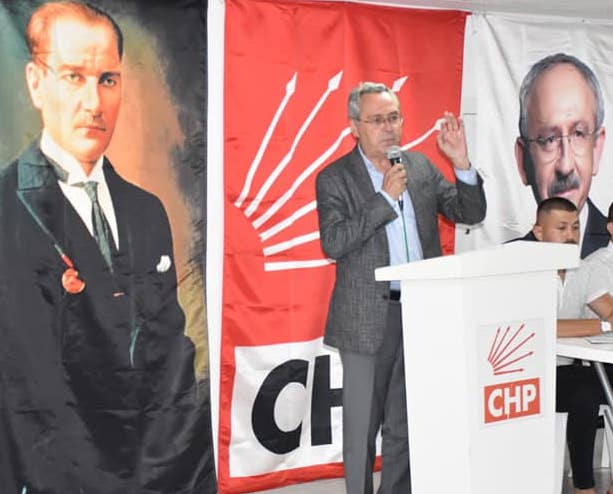 Yaşanan ekonomik sıkıntılara sessiz kalmaması gerektiğini aktaran Zeybek