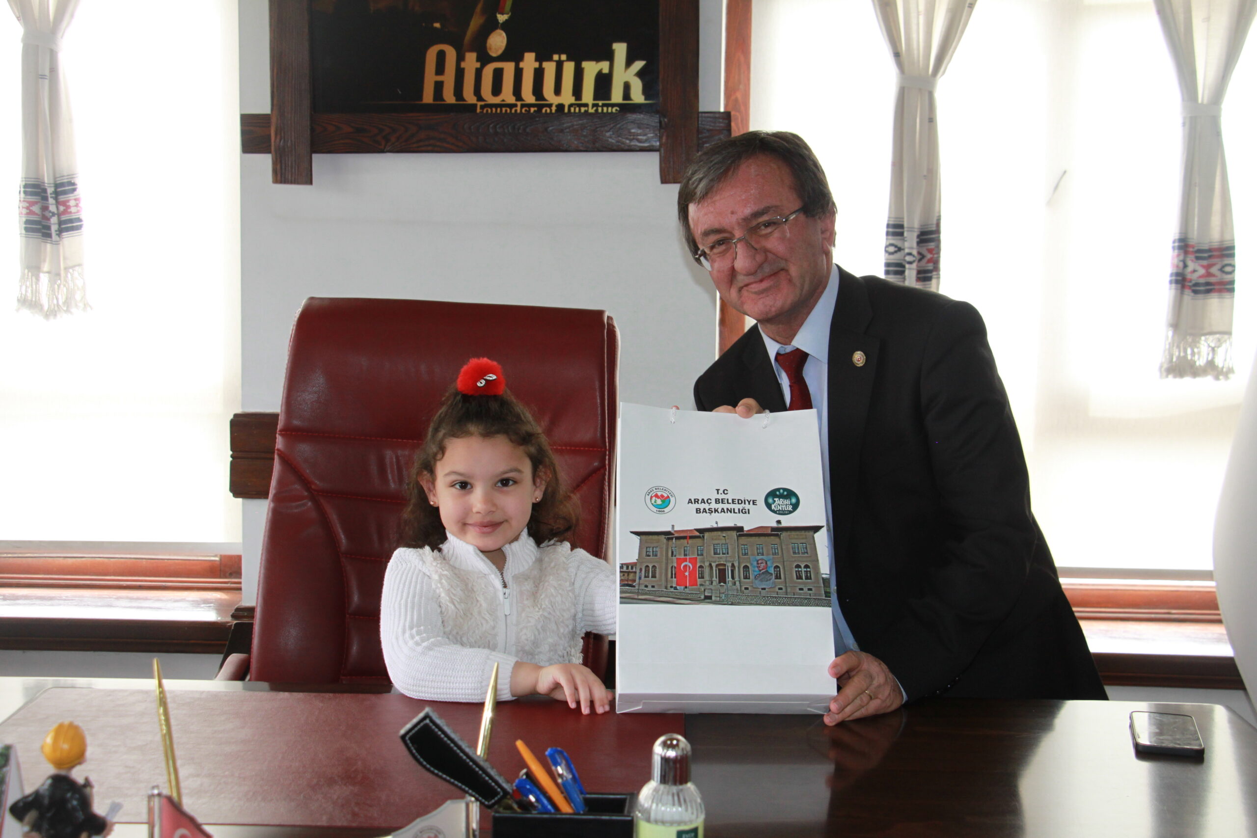  Yeni Başkan Zübeyde Hanım Anaokulu’na Top Havuzu İstedi.  