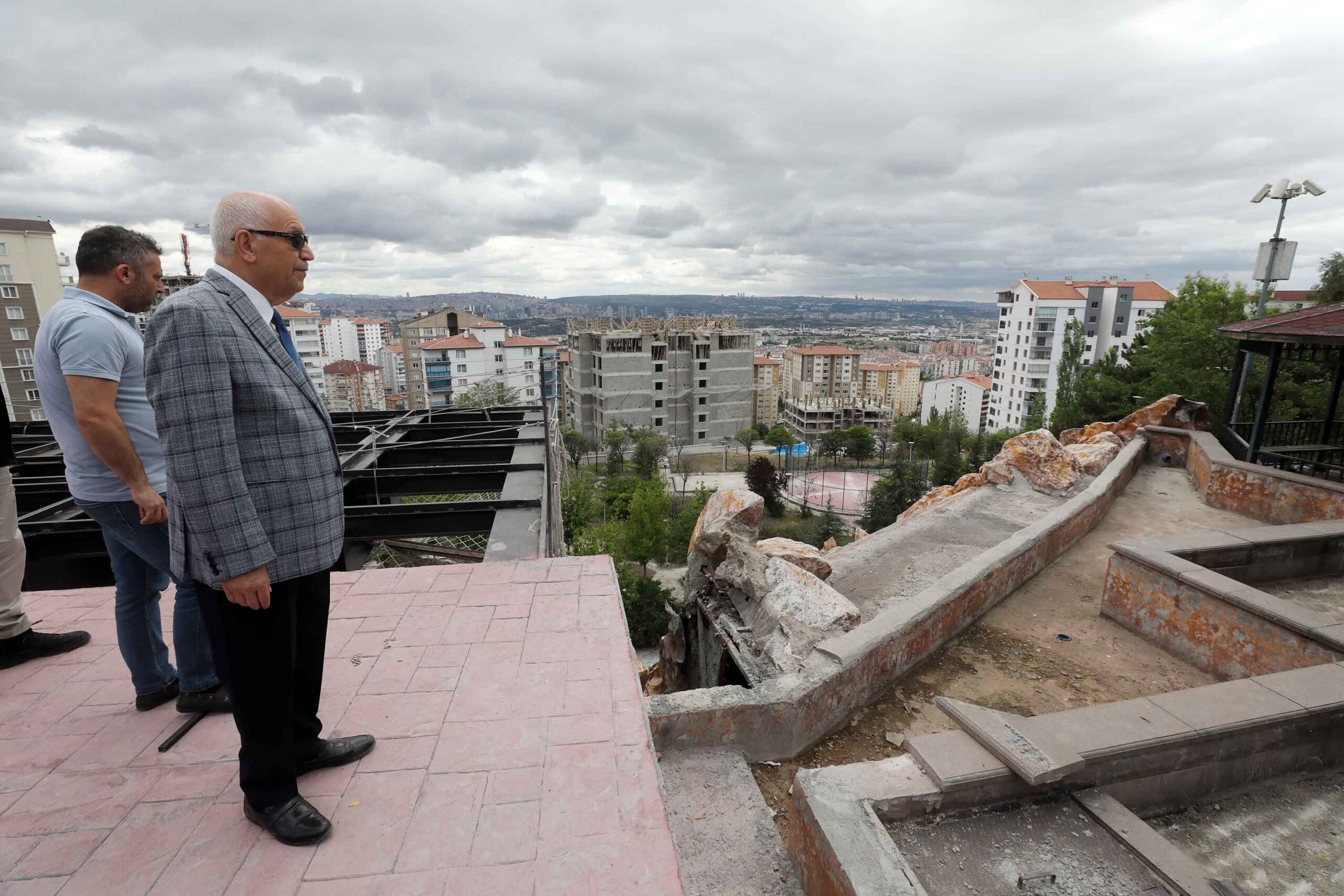 Yenimahalle’de park çalışmaları sürüyor