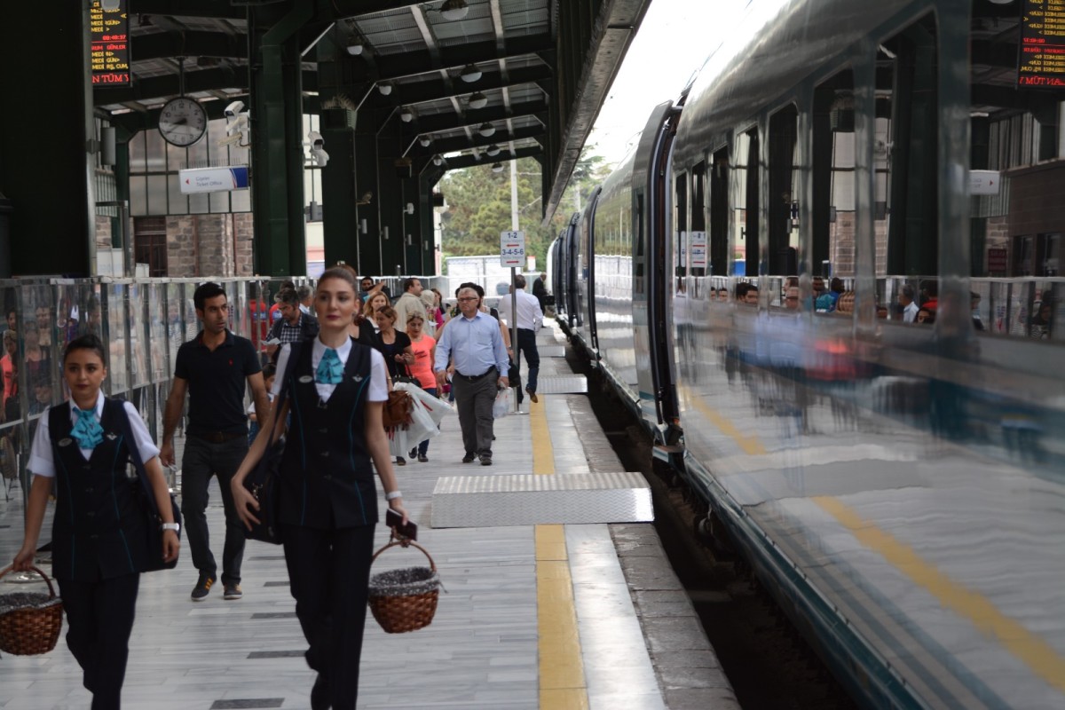 YHT’LERDE 7 BİN 152 İLAVE KAPASİTE ARTIŞI SAĞLANACAK