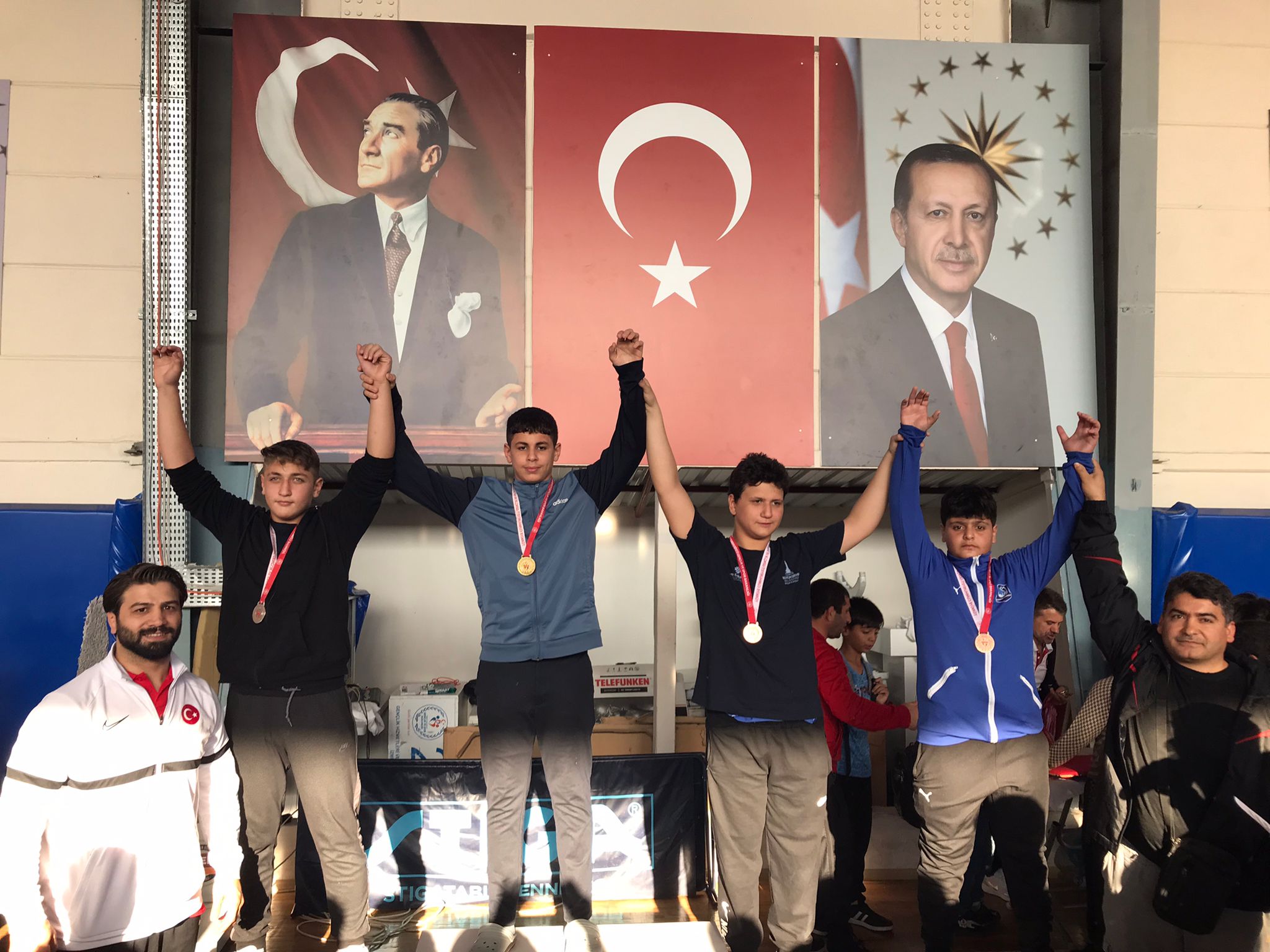 YUNUSEMRE_ YUNUSEMRELİ GÜREŞÇİLER İZMİR'DEN MADALYALARLA DÖNDÜ