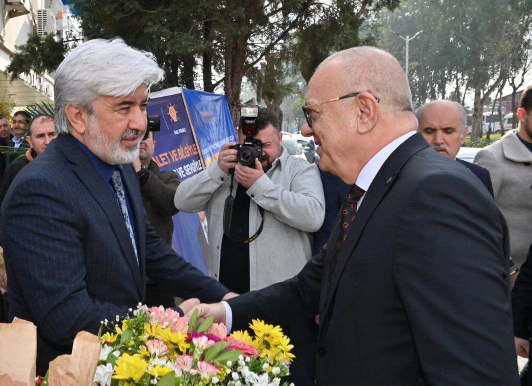 Manisa Büyükşehir Belediye Başkanı Cengiz Ergün, AK Parti İl Başkanlığı’na ziyarette bulundu