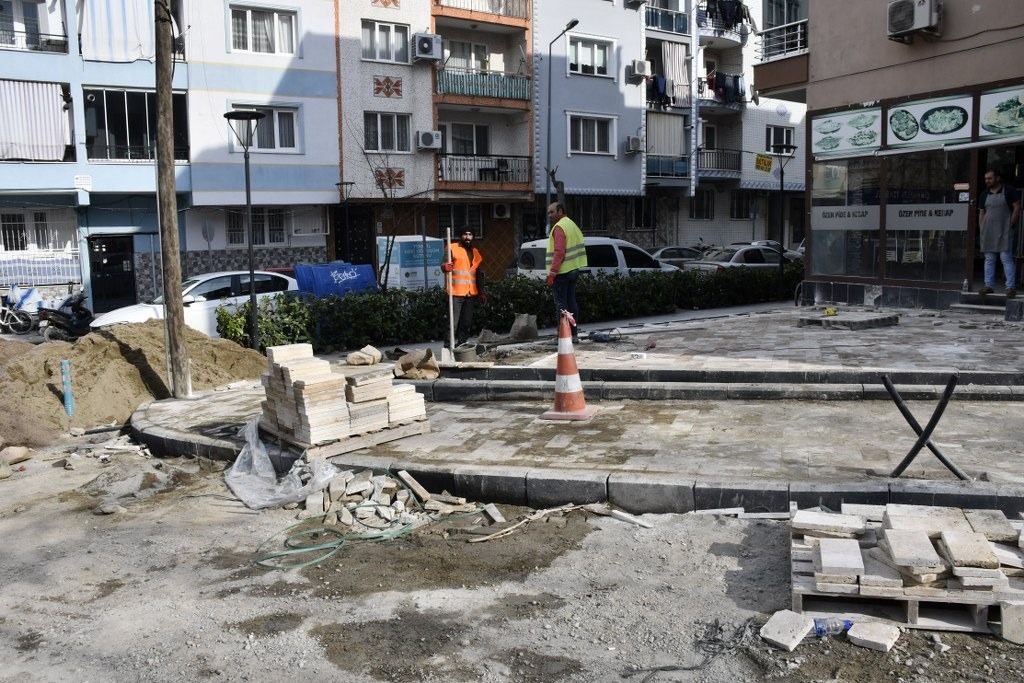 Büyükşehir’den Kumludere Caddesi’nde hummalı çalışma