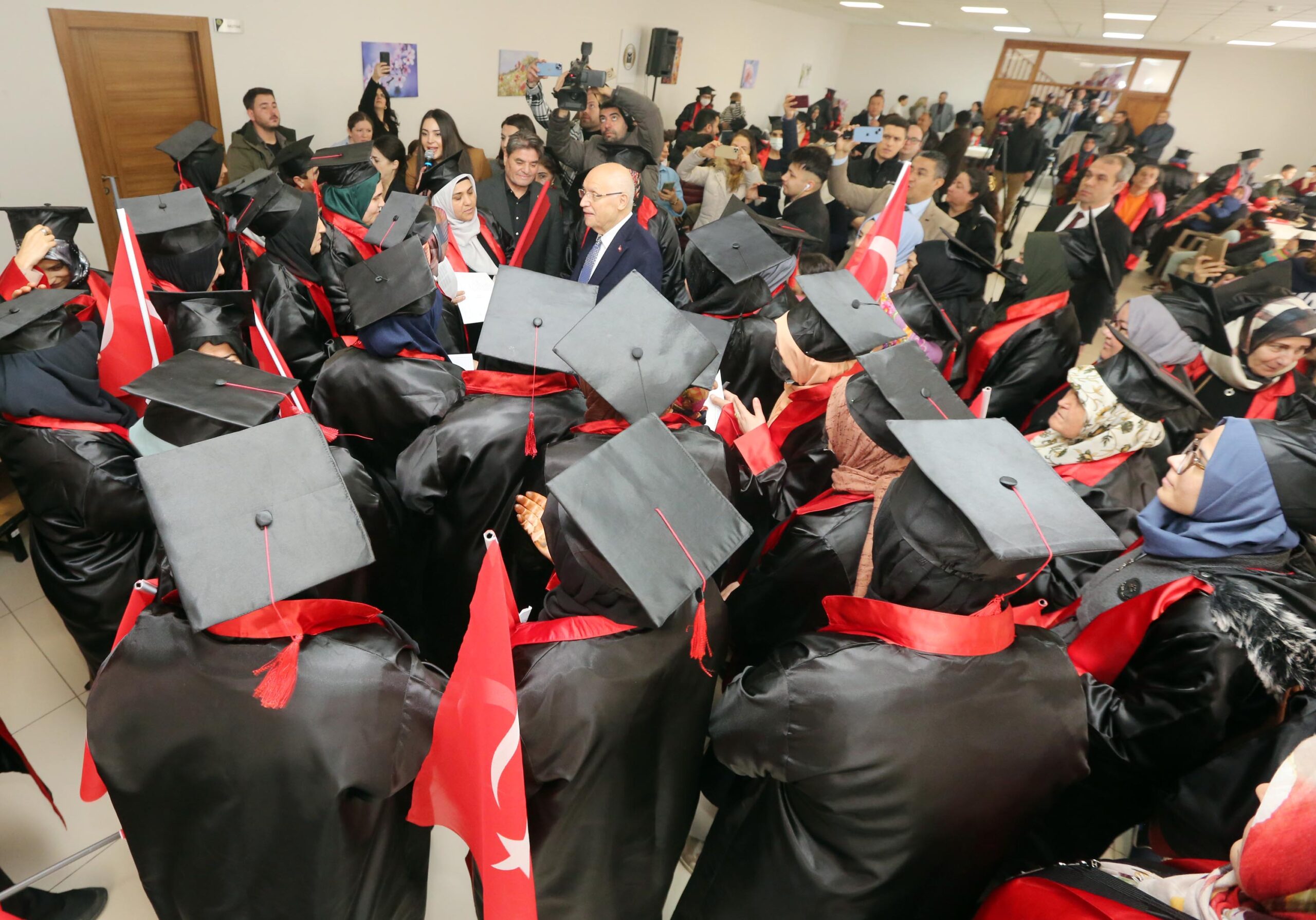 YENİMAHALLE'NİN YENİ OKUR-YAZARLARI KEP ATTI