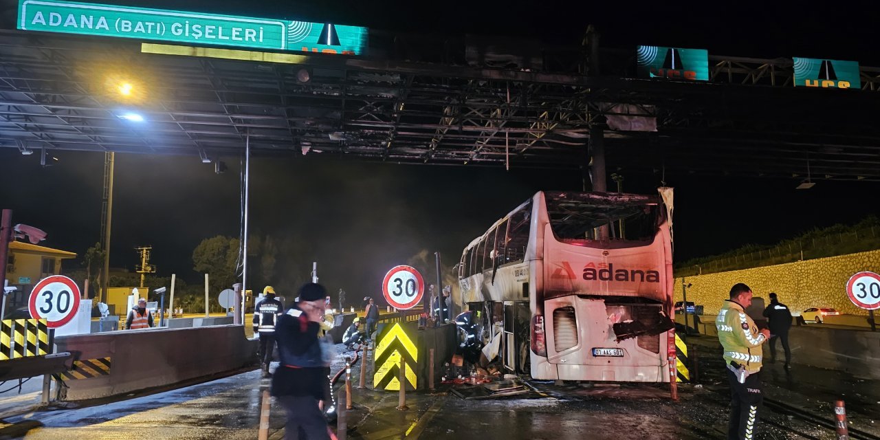 Kahraman karayolcu büyük bir facianın önüne geçti! Canını hiçe sayıp yolcuları kurtardı