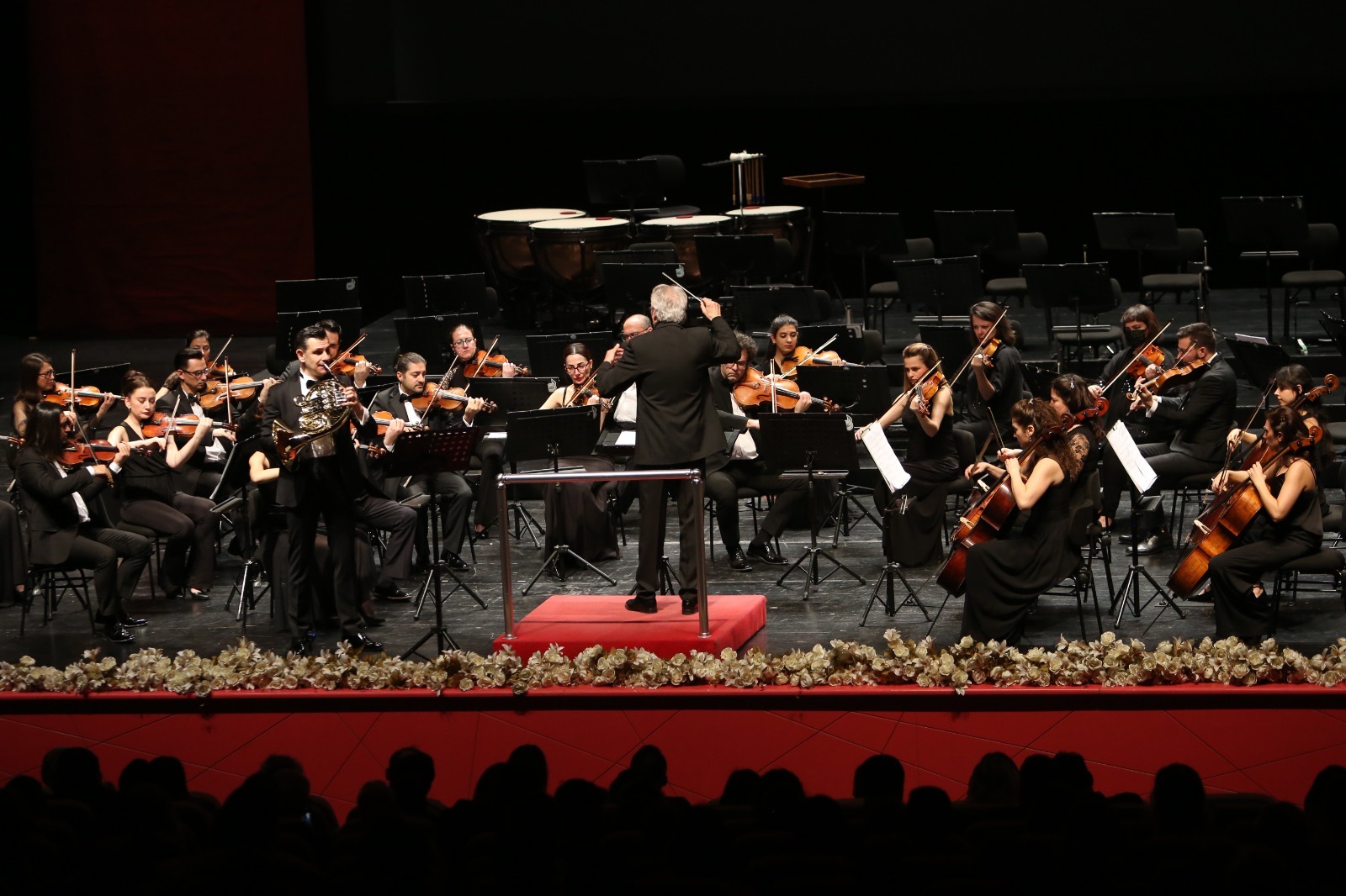 SENFONİ ORKESTRASI’NDAN UNUTULMAZ KONSER