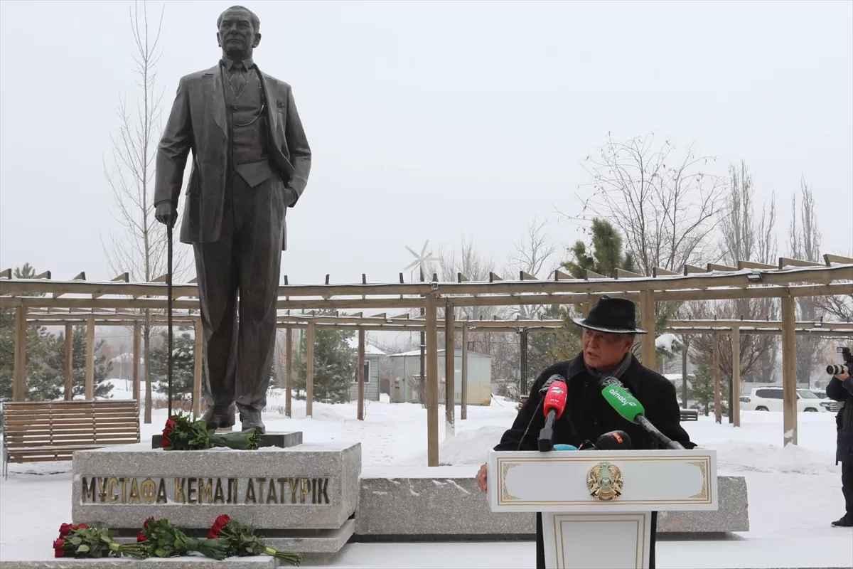 Kazakistan'da Törenle Atatürk Anıtı Açıldı