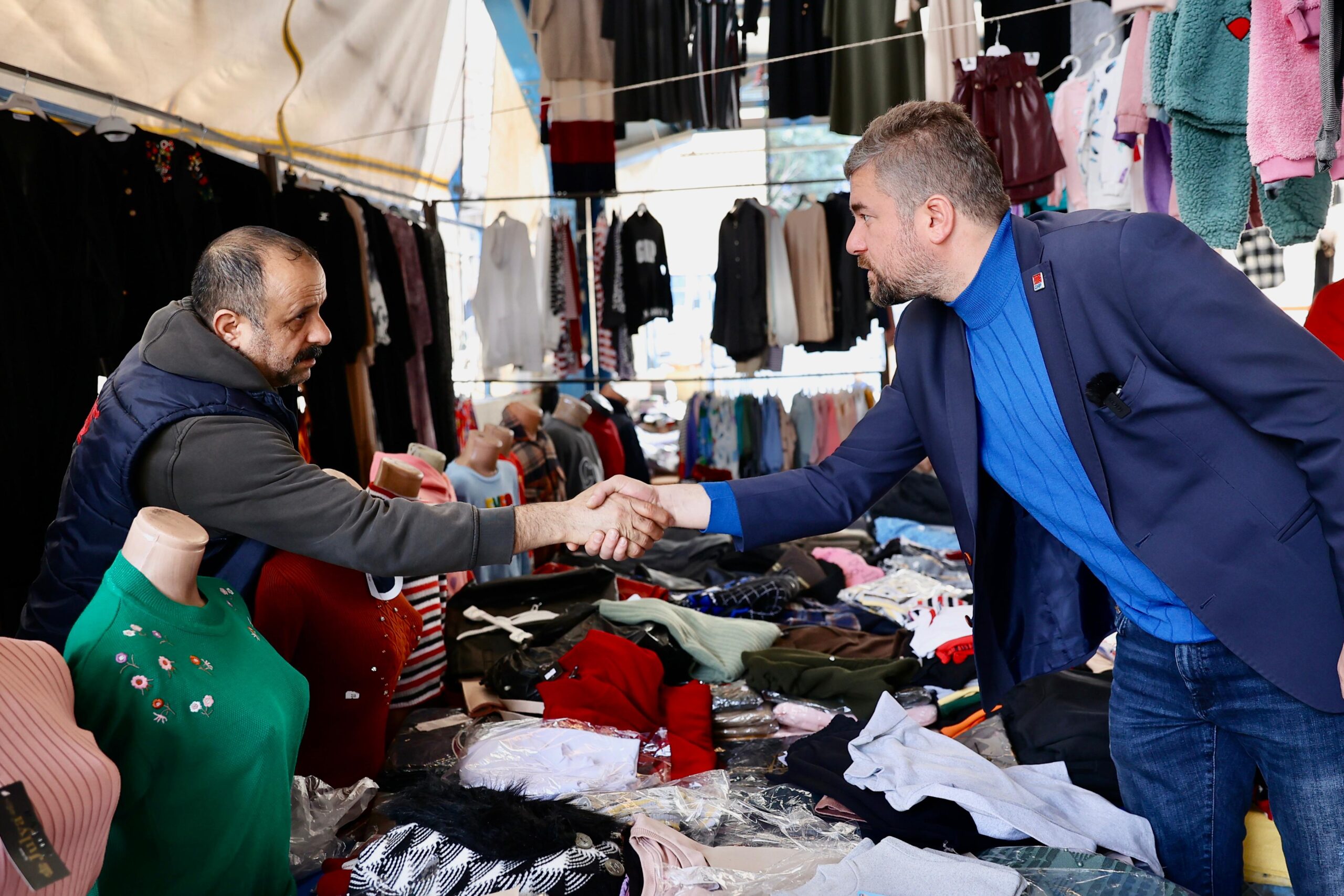 CHP’li Duman Bucalı pazarcılarla buluştu