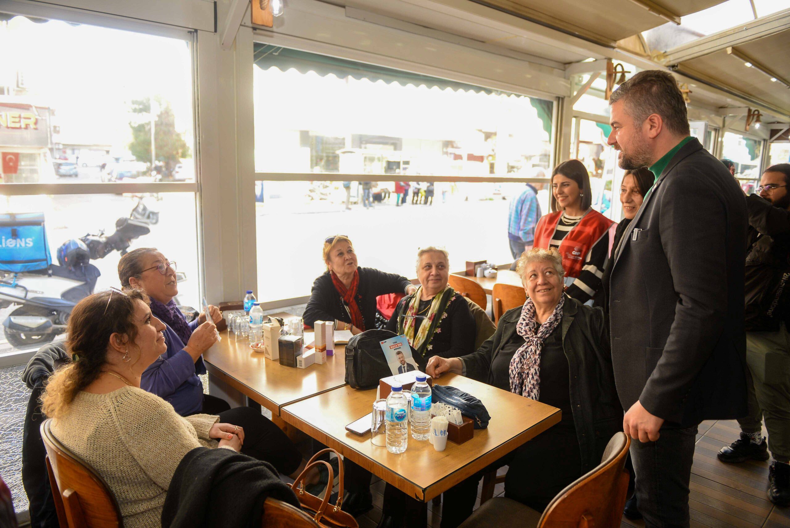 CHP Buca Belediye Başkan adayı esnaflarla bir araya geldi.