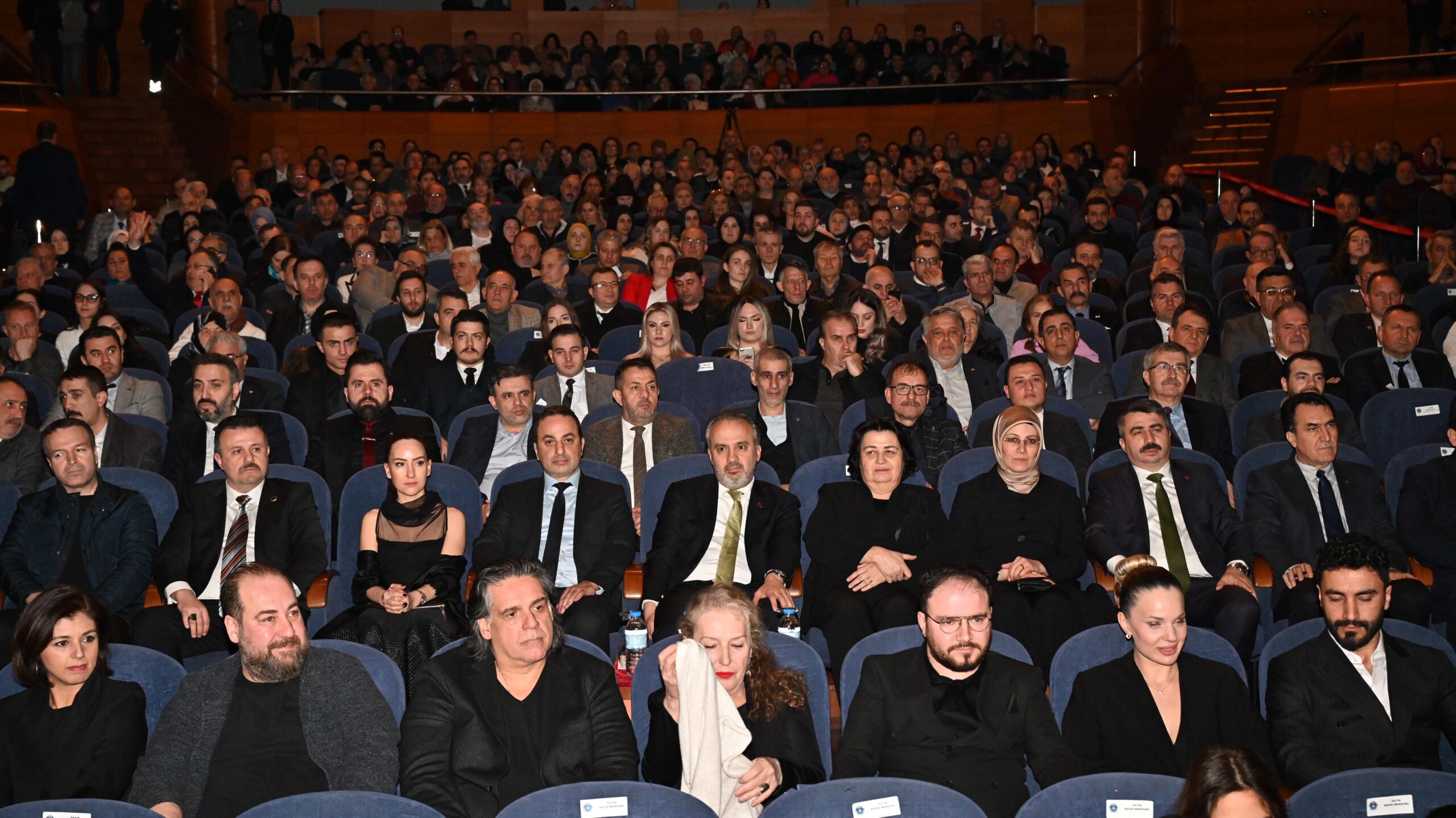 “Sadık Ahmet” filminin Bursa galasına yoğun ilgi