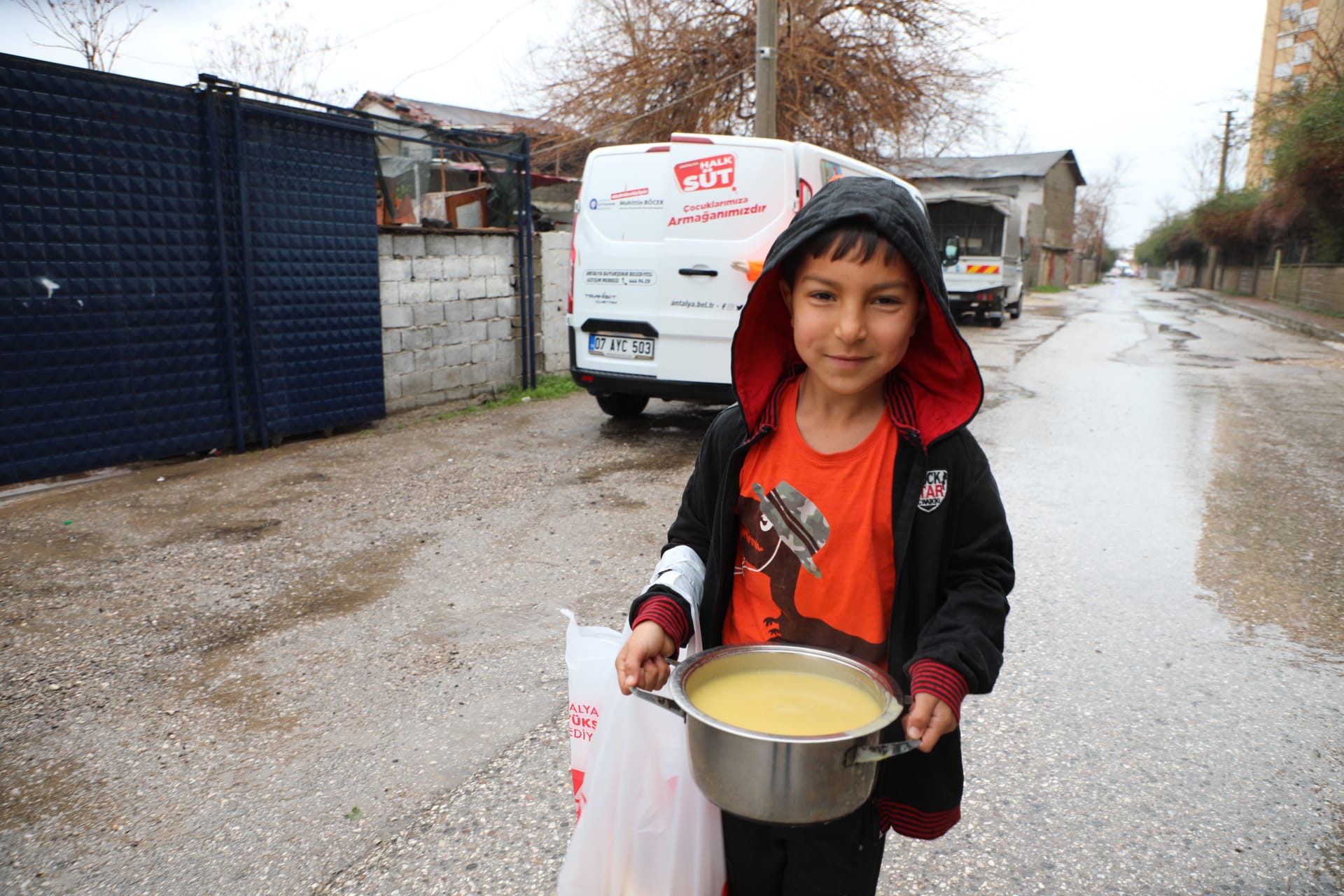 Büyükşehir Belediyesi yaraları sarmaya başladı