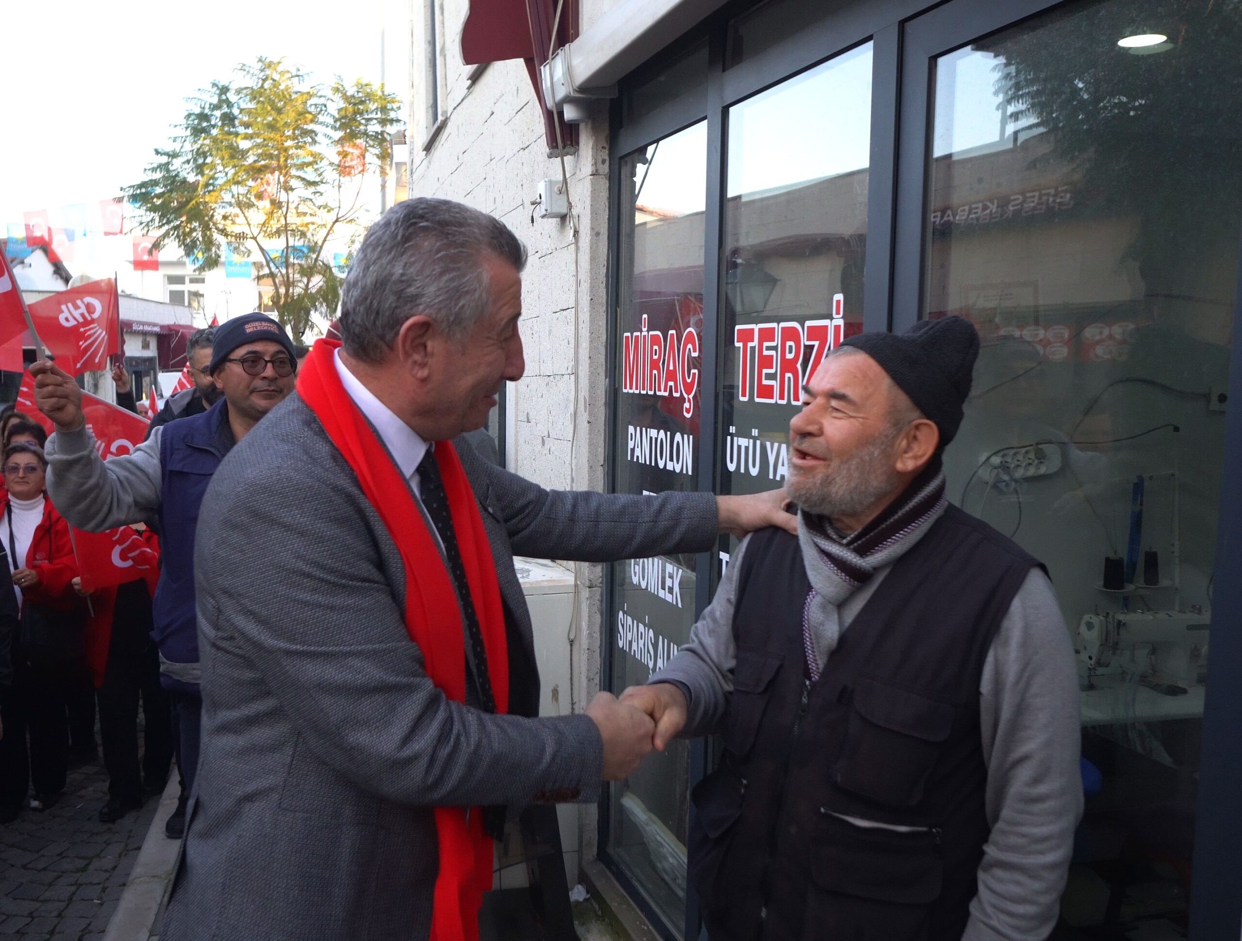 Mustafa Günay Güzelbahçe'de ‘Çat Kapı’ Çalışmalarına Başladı