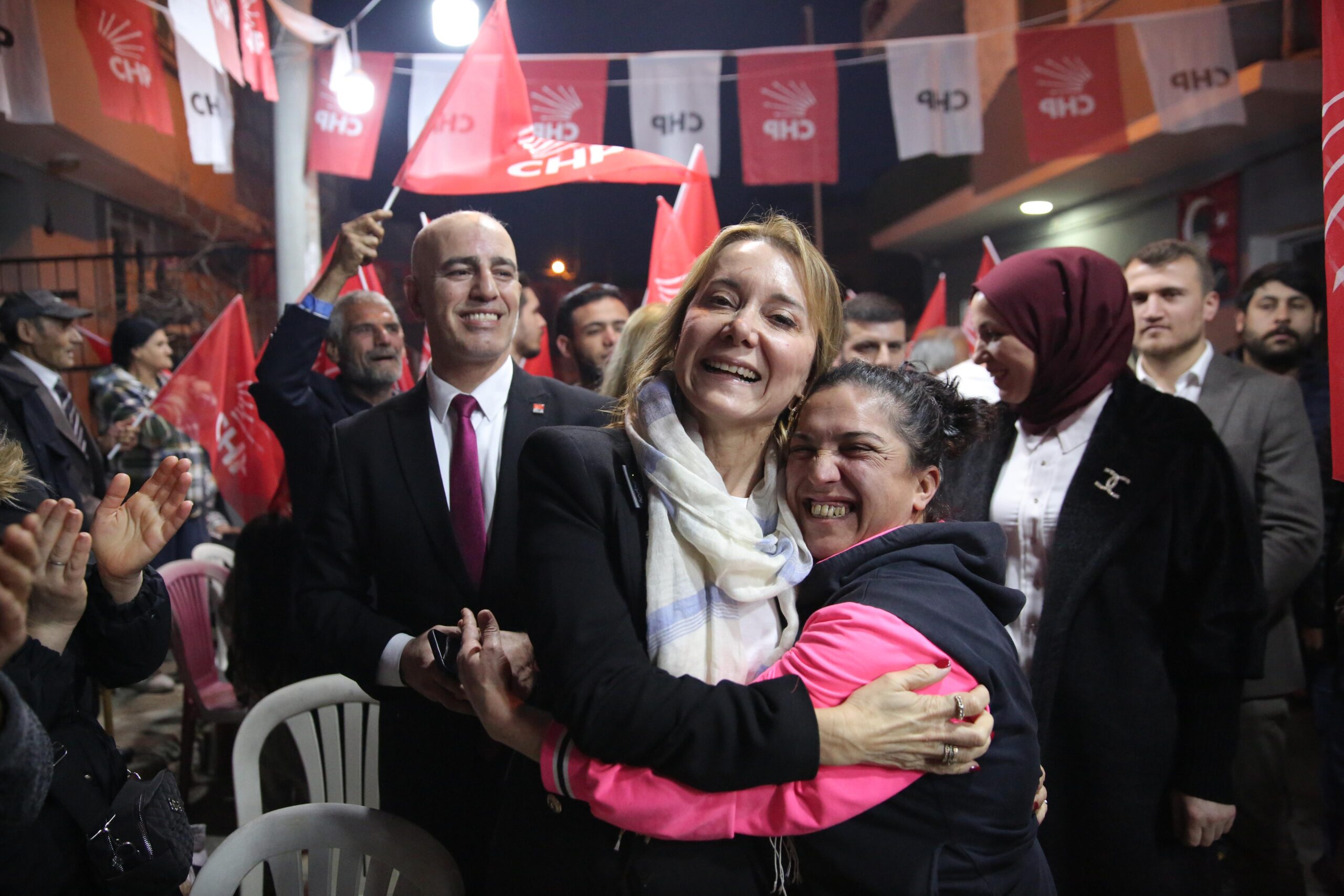 CHP’li Mutlu’dan iş dünyası temasları ve halkla coşkulu buluşma