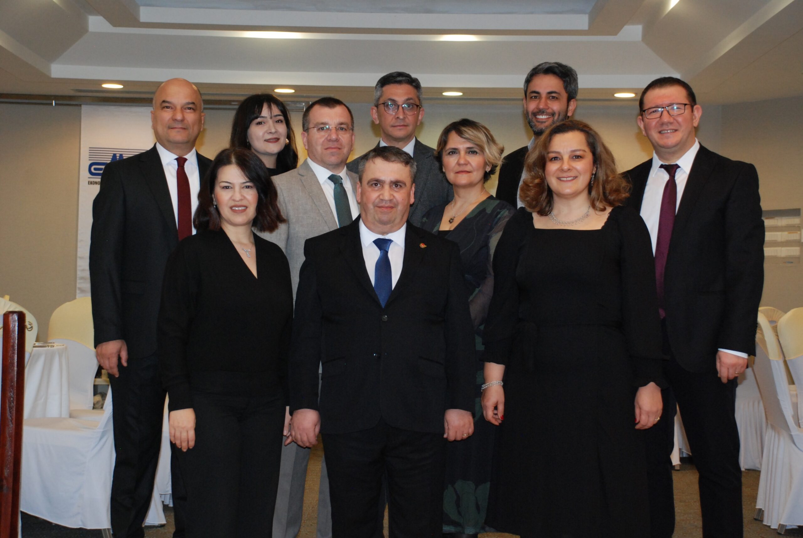 İzmirli ekonomi muhabirleri Cumhuriyet Balosu’nda buluştu