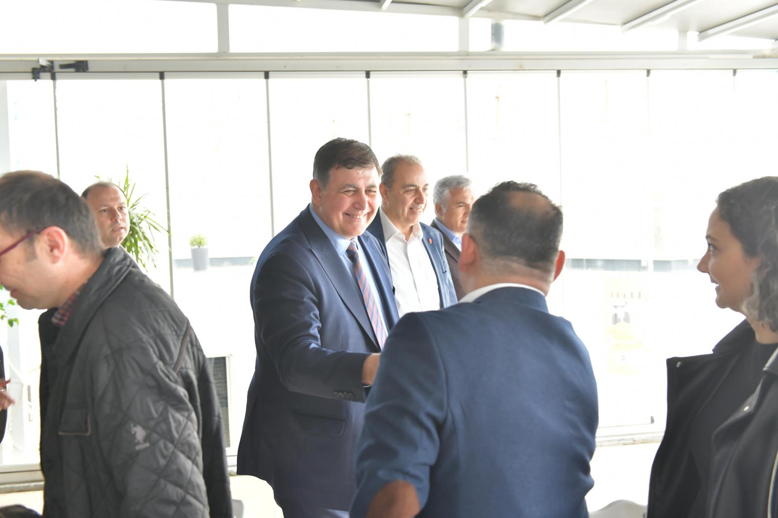 Başkan Tugay: Sokak hayvanları kent yaşamında var olacak