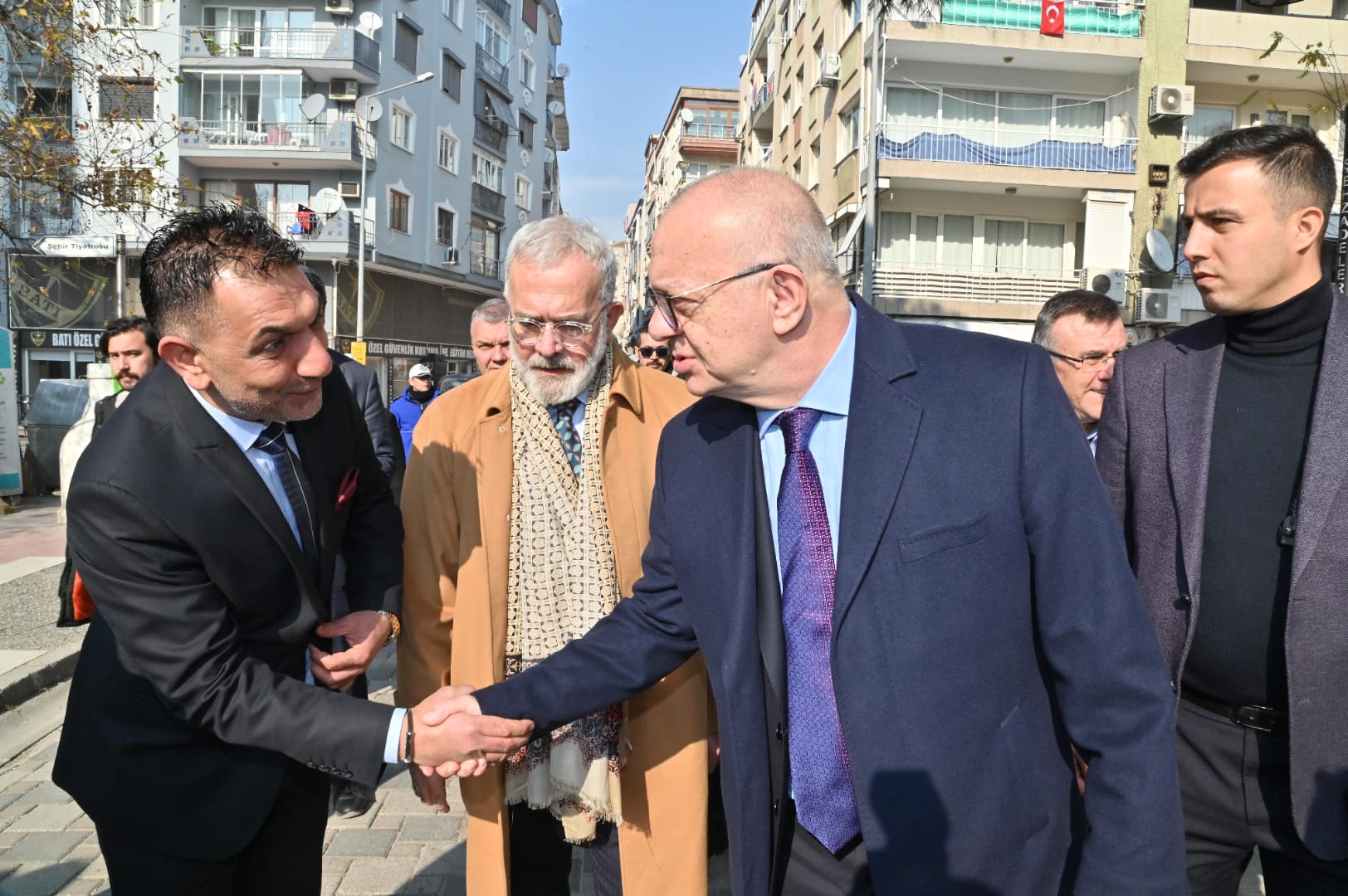 Başkan Ergün, Esnafların Yoğun İlgisiyle Karşılanıyor