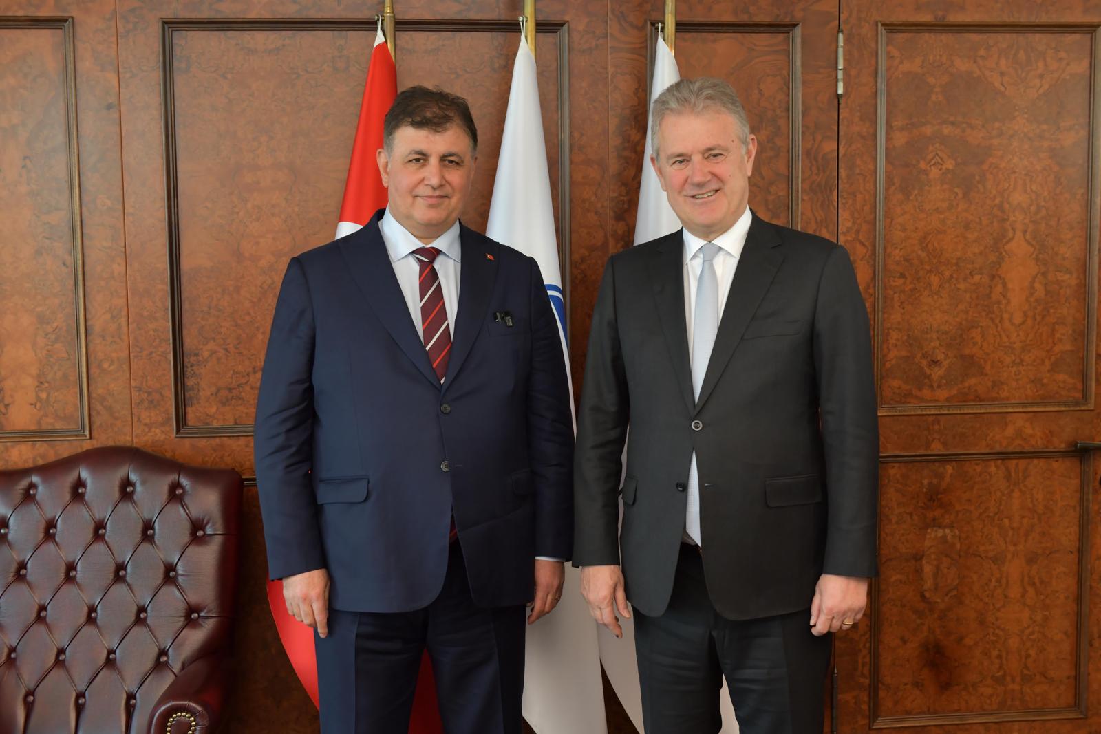 Başkan Adayı Tugay: Ben Büyükşehir Belediye Başkanı olursam siyasi konuları bir kenara bırakacağım