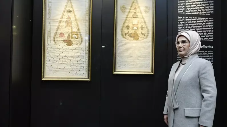 Emine Erdoğan, Ankara’nın tarihi yapılarından Ankara Palas Müzesi’ni ziyaret etti