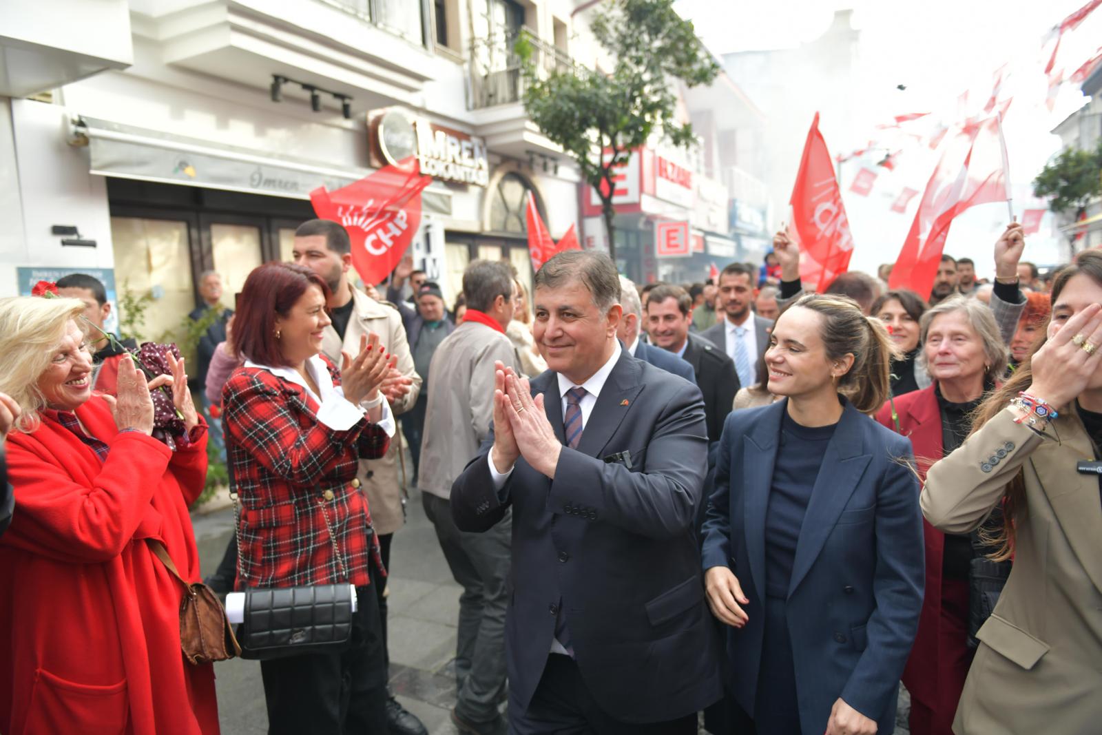 Başkan Tugay'dan Çeşme'ye yatırım sözü