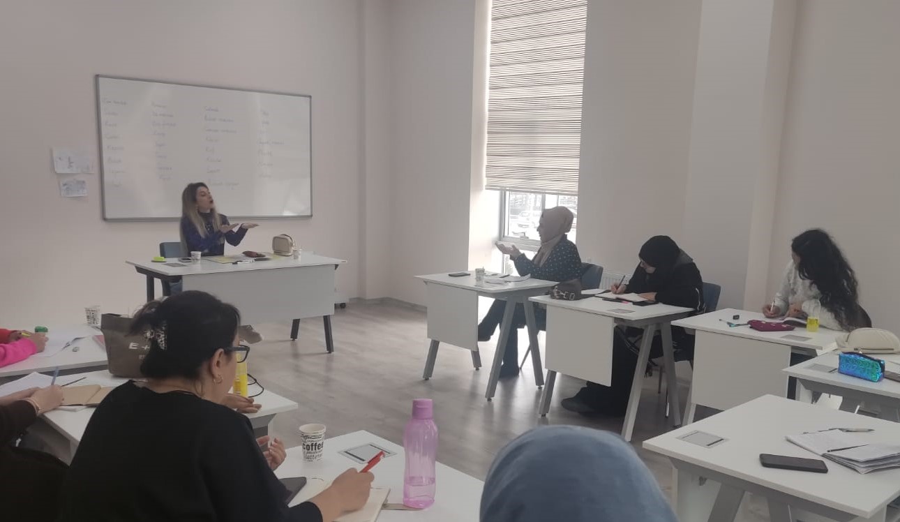 SİNCAN İŞARET DİLİ ÖĞRENİYOR